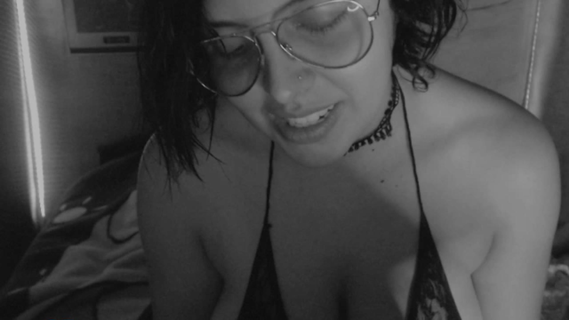 Gallery image thumbnail from Mofdragons's myfreecams stream on, 01/18/2024, 06:23 image 11 of 20