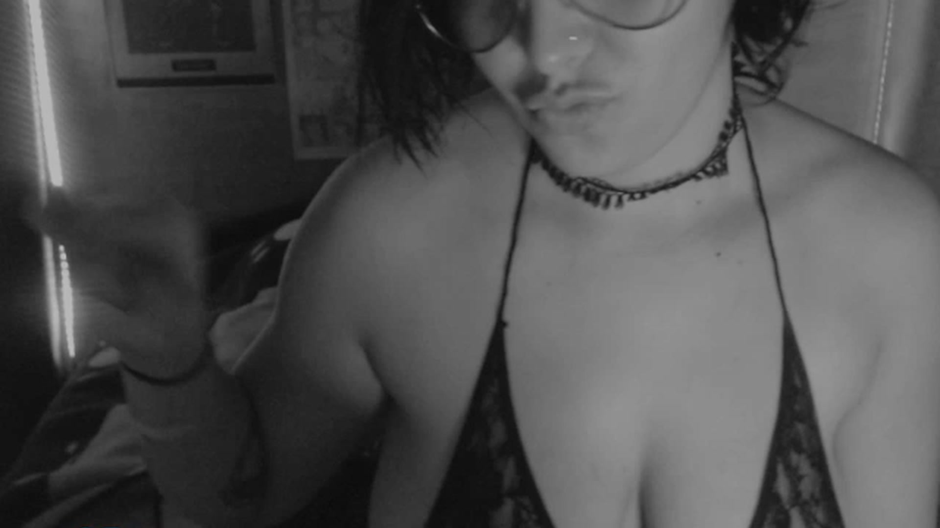 Gallery image thumbnail from Mofdragons's myfreecams stream on, 01/18/2024, 06:23 image 19 of 20