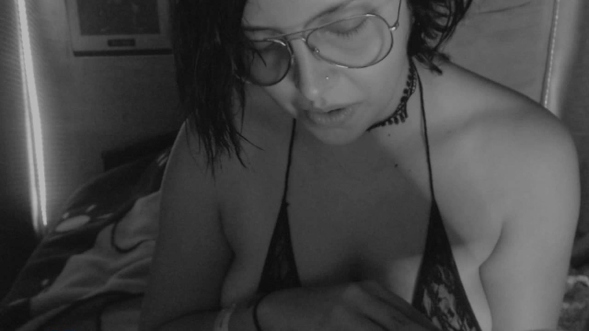 Gallery image thumbnail from Mofdragons's myfreecams stream on, 01/18/2024, 06:23 image 3 of 20