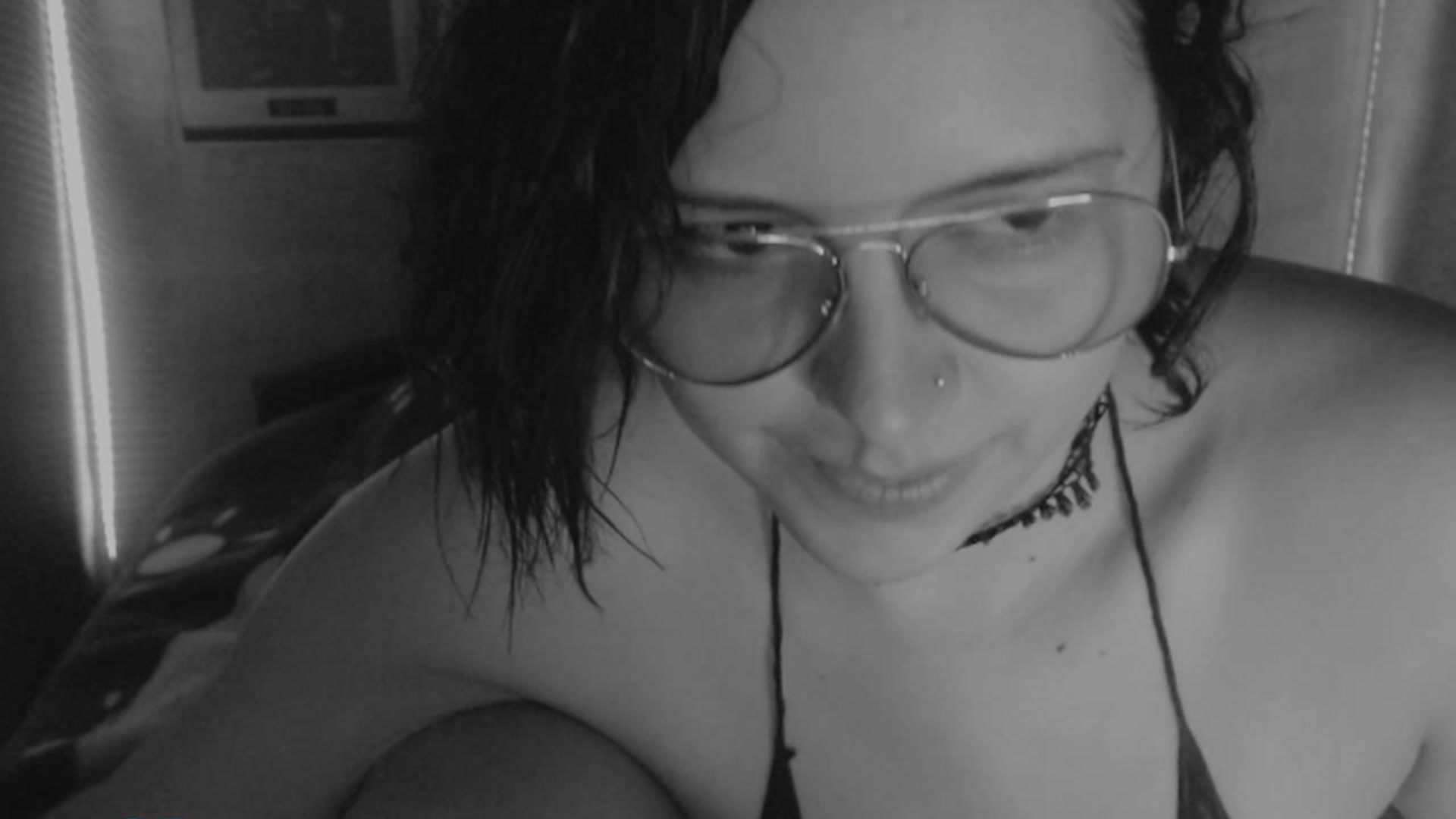 Gallery image thumbnail from Mofdragons's myfreecams stream on, 01/18/2024, 06:23 image 15 of 20