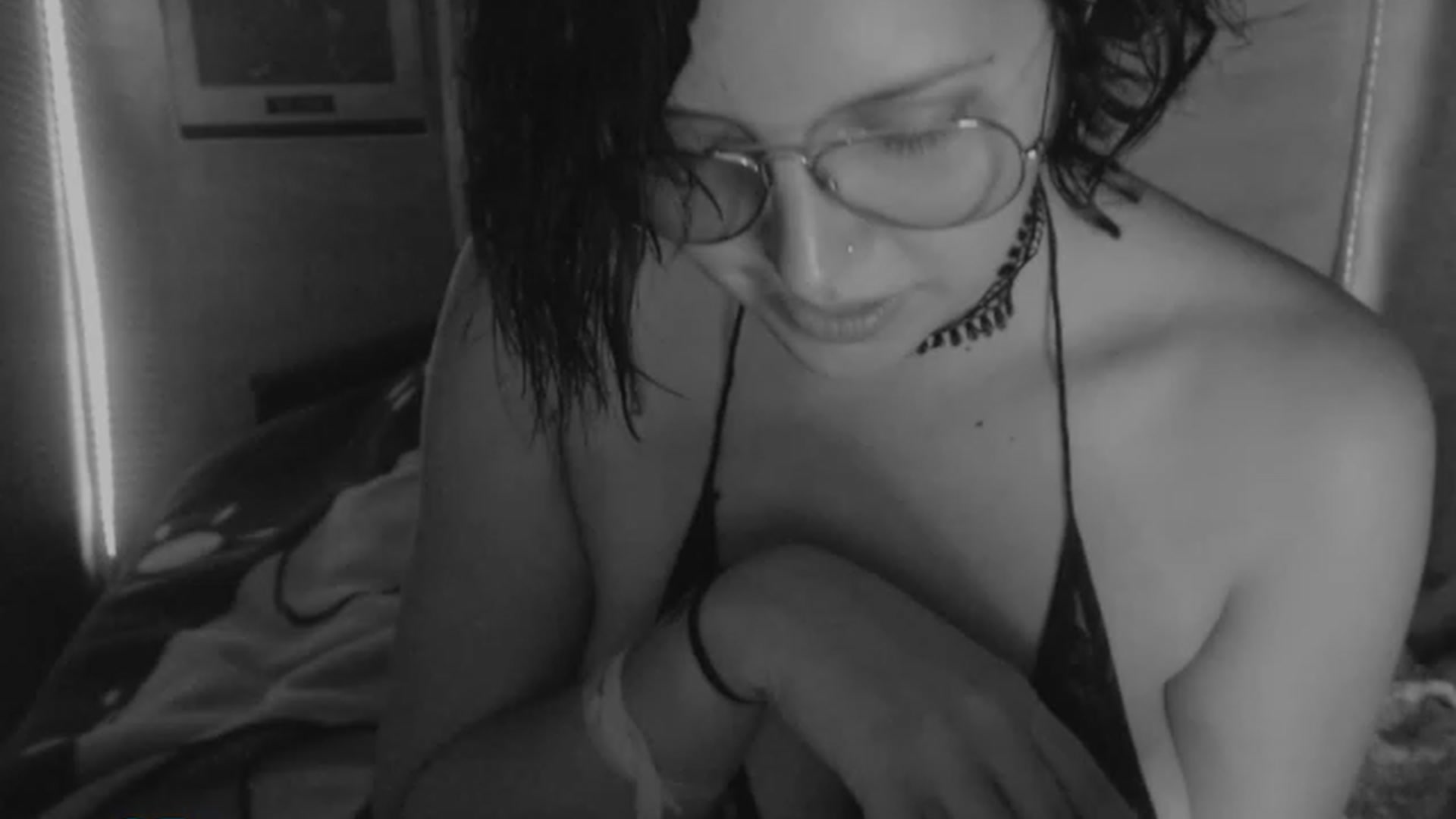 Gallery image thumbnail from Mofdragons's myfreecams stream on, 01/18/2024, 06:23 image 5 of 20
