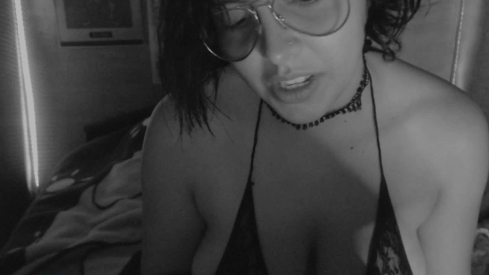 Gallery image thumbnail from Mofdragons's myfreecams stream on, 01/18/2024, 06:23 image 9 of 20