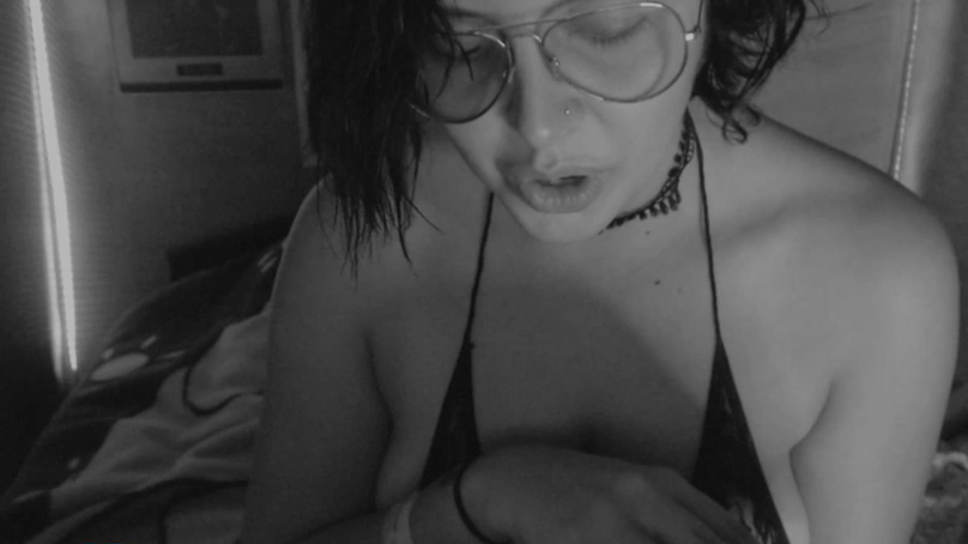 Gallery image thumbnail from Mofdragons's myfreecams stream on, 01/18/2024, 06:23 image 4 of 20