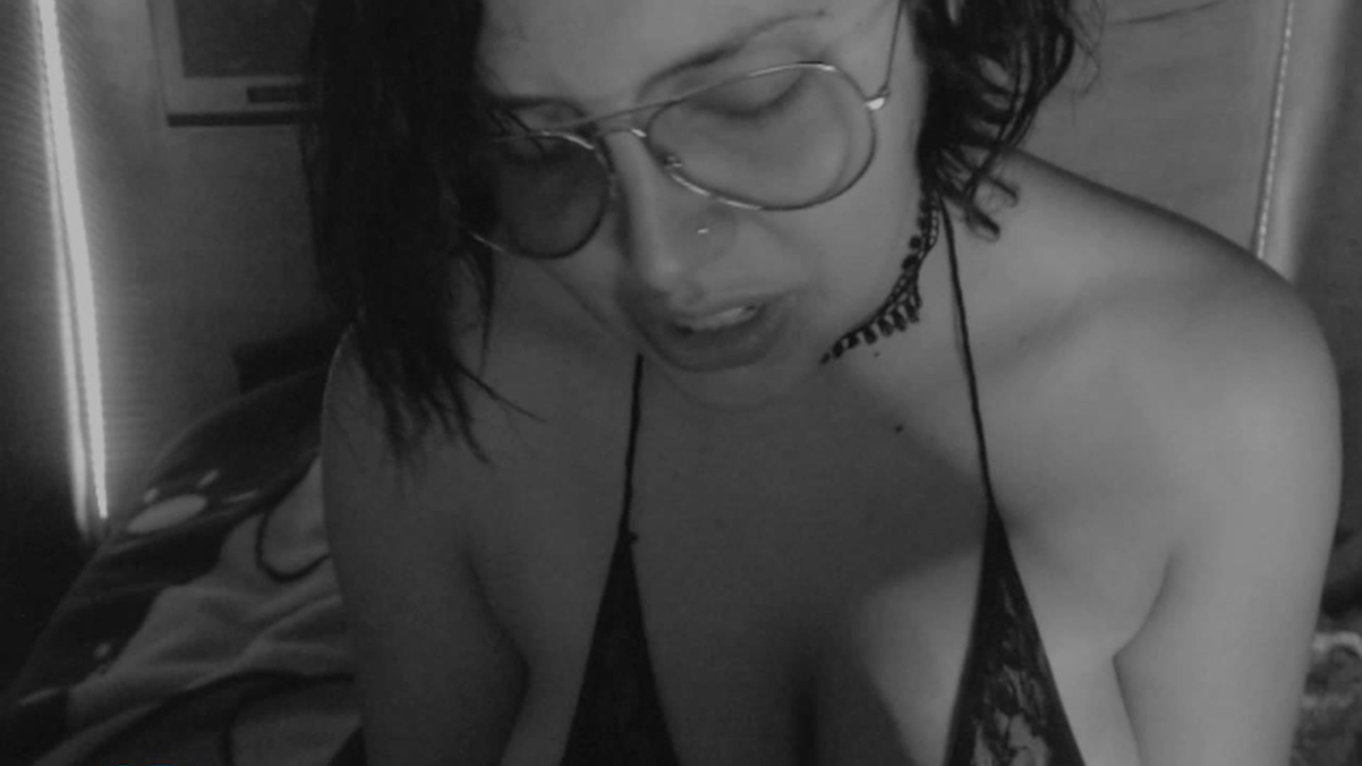 Gallery image thumbnail from Mofdragons's myfreecams stream on, 01/18/2024, 06:23 image 12 of 20