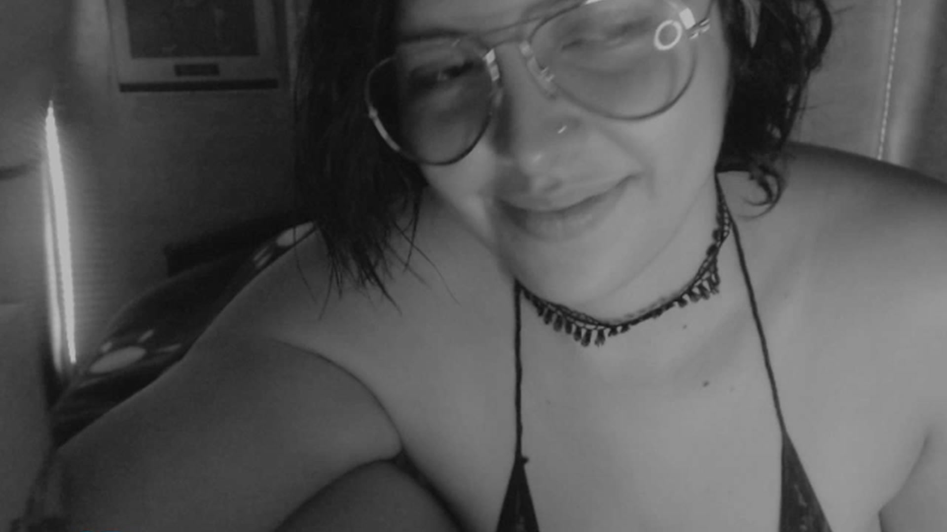 Gallery image thumbnail from Mofdragons's myfreecams stream on, 01/18/2024, 06:23 image 16 of 20
