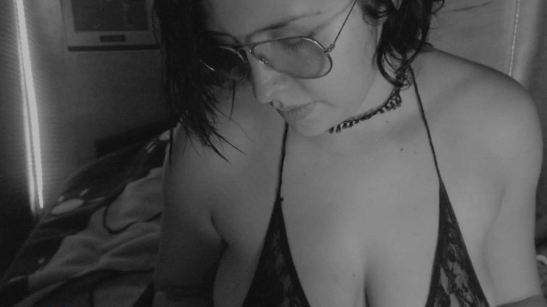Gallery image thumbnail from Mofdragons's myfreecams stream on, 01/18/2024, 06:23 image 17 of 20
