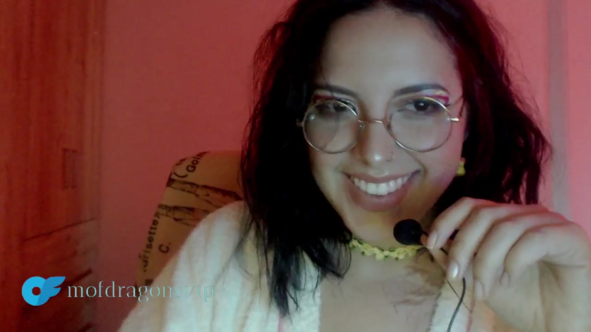 Gallery image thumbnail from Mofdragons's myfreecams stream on, 12/21/2024, 24:10 image 17 of 20