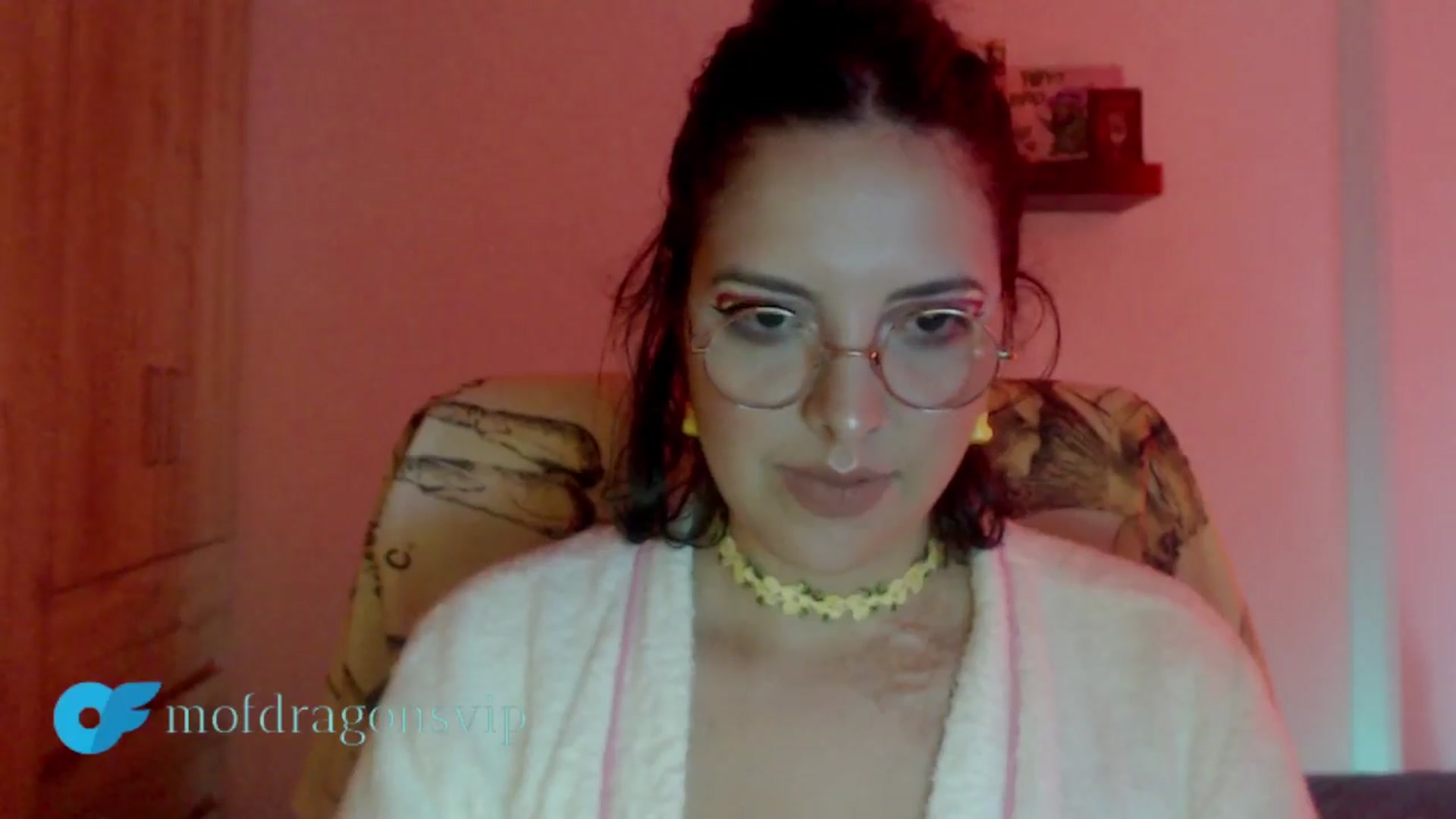 Gallery image thumbnail from Mofdragons's myfreecams stream on, 12/21/2024, 24:10 image 9 of 20