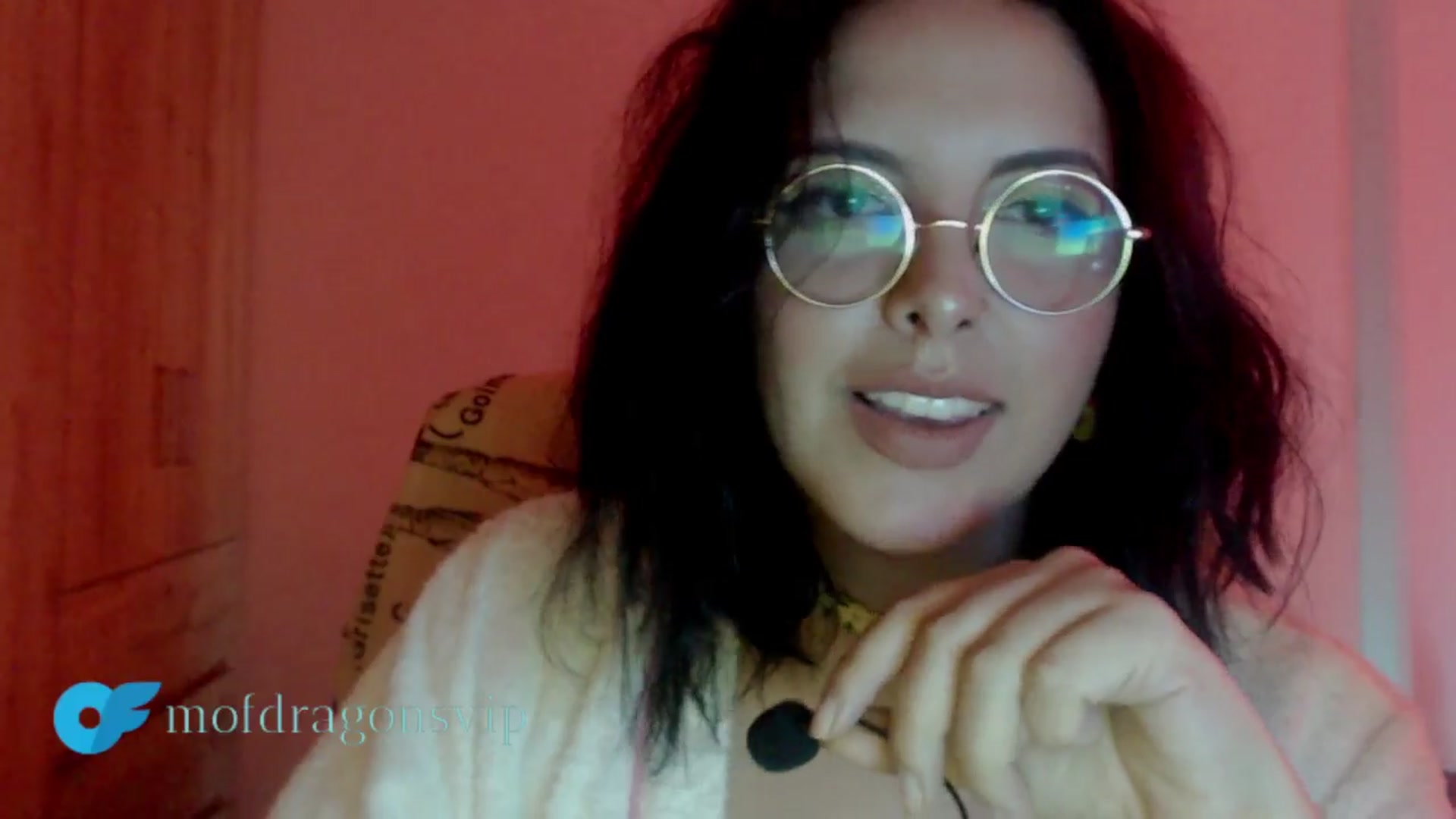 Gallery image thumbnail from Mofdragons's myfreecams stream on, 12/21/2024, 24:10 image 16 of 20