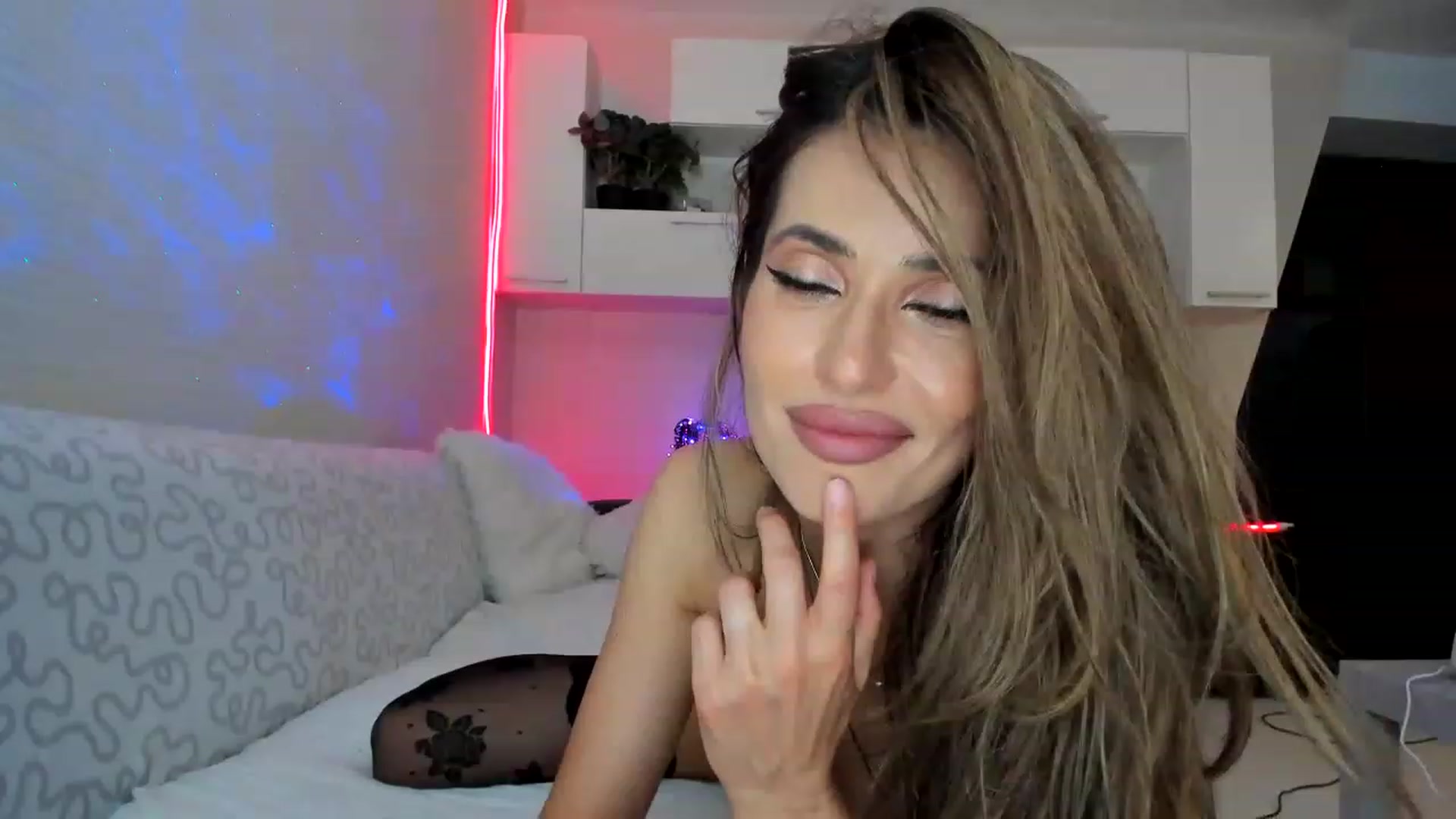 Gallery image thumbnail from MojitoMagic_'s myfreecams stream on, 06/17/2023, 24:03 image 5 of 20