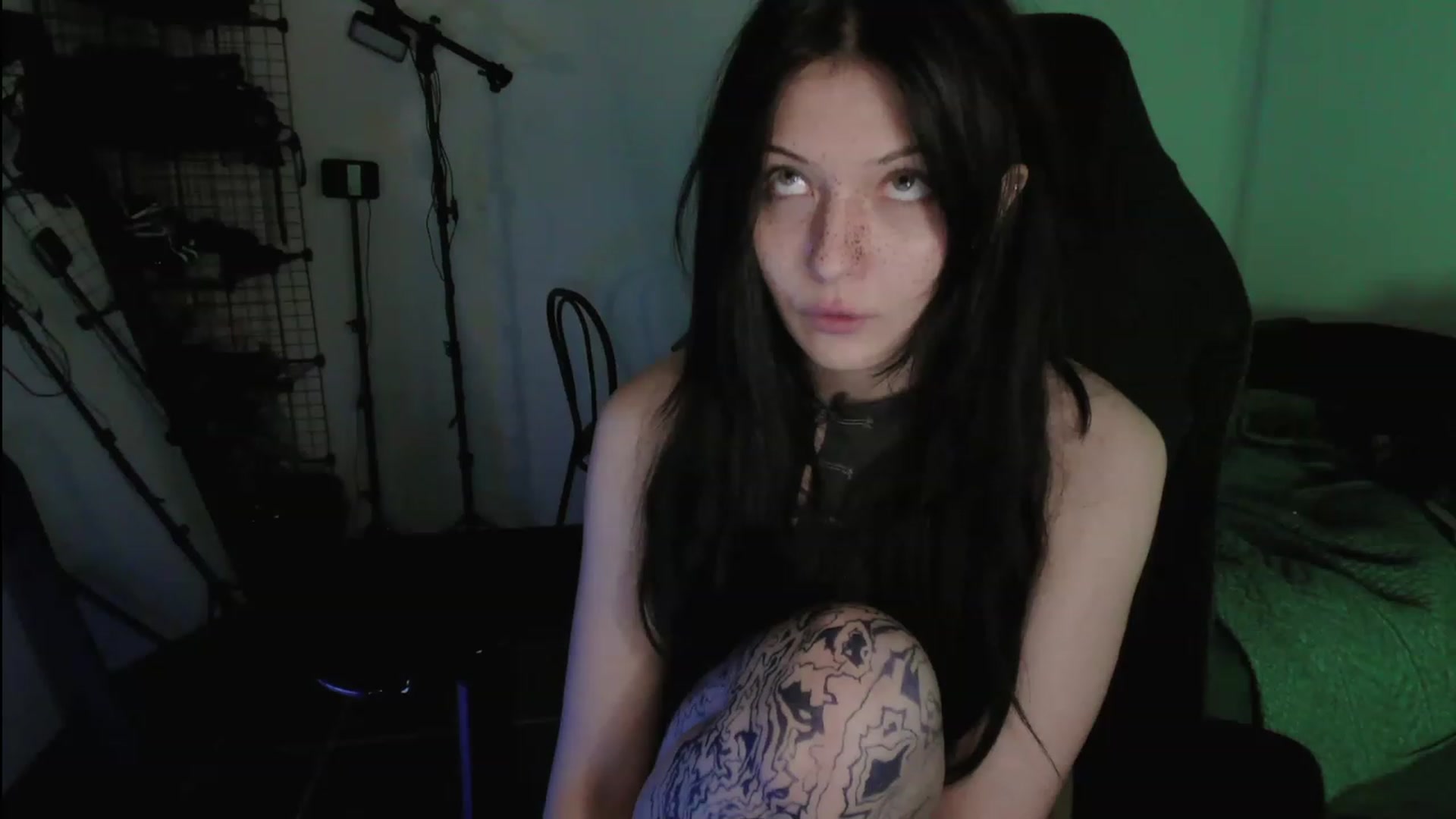 Gallery image thumbnail from MoldyTeeth's myfreecams stream on, 05/23/2023, 03:35 image 4 of 20