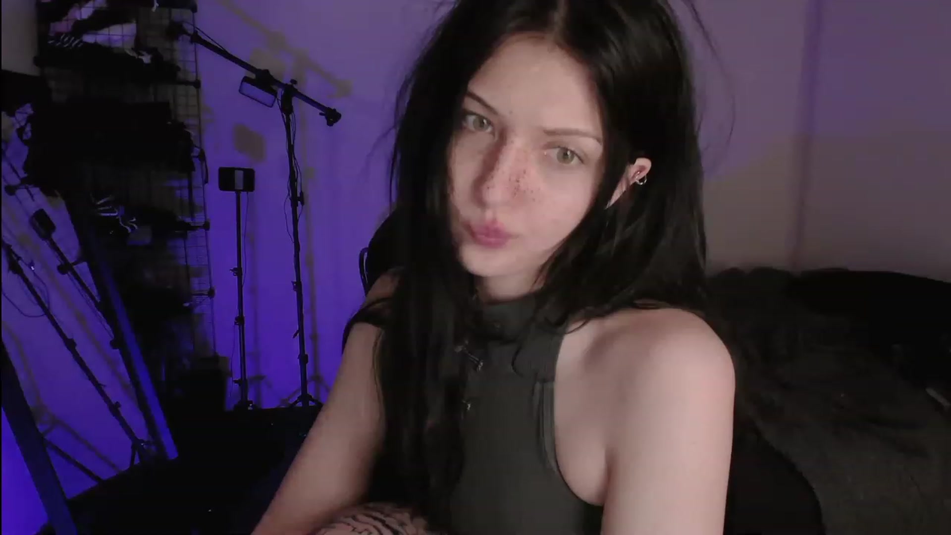 Gallery image thumbnail from MoldyTeeth's myfreecams stream on, 05/23/2023, 03:35 image 8 of 20