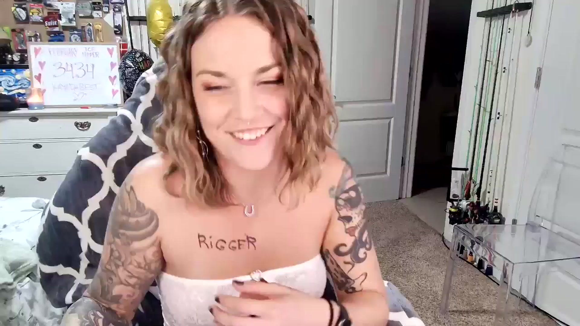 Gallery image thumbnail from MollieRose_'s myfreecams stream on, 02/19/2025, 03:33 image 16 of 20