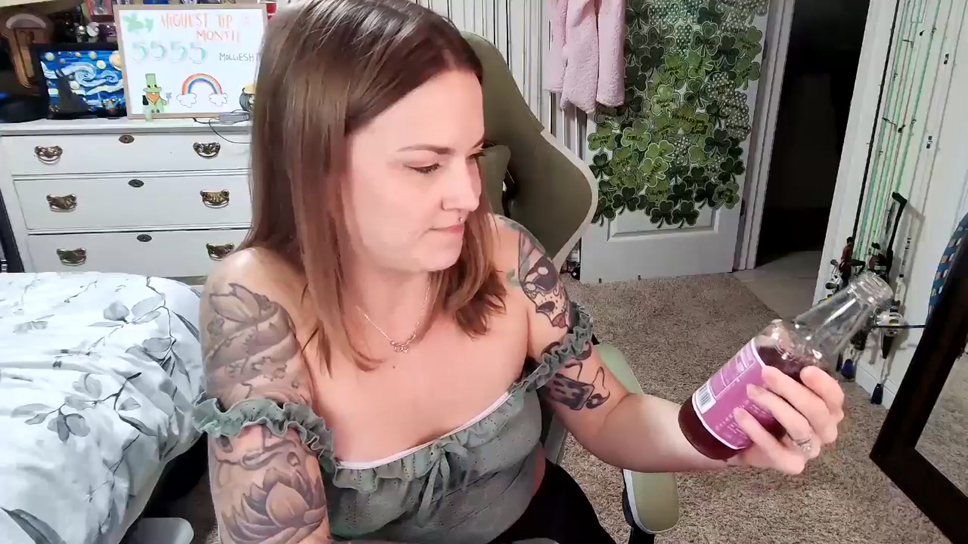 Gallery image thumbnail from MollieRose_'s myfreecams stream on, 03/28/2025, 03:46 image 17 of 20