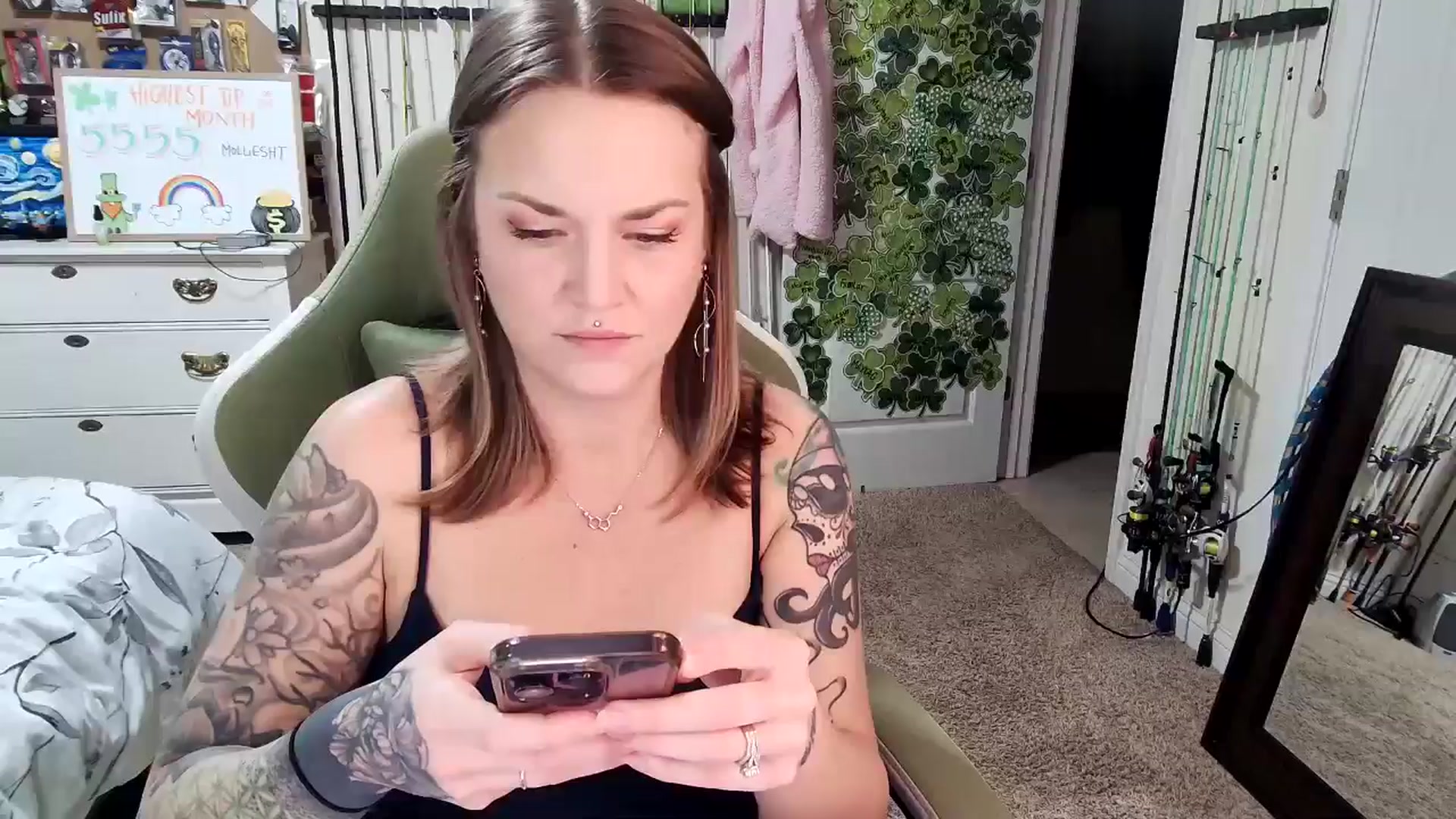Gallery image thumbnail from MollieRose_'s myfreecams stream on, 03/29/2025, 02:47 image 15 of 20