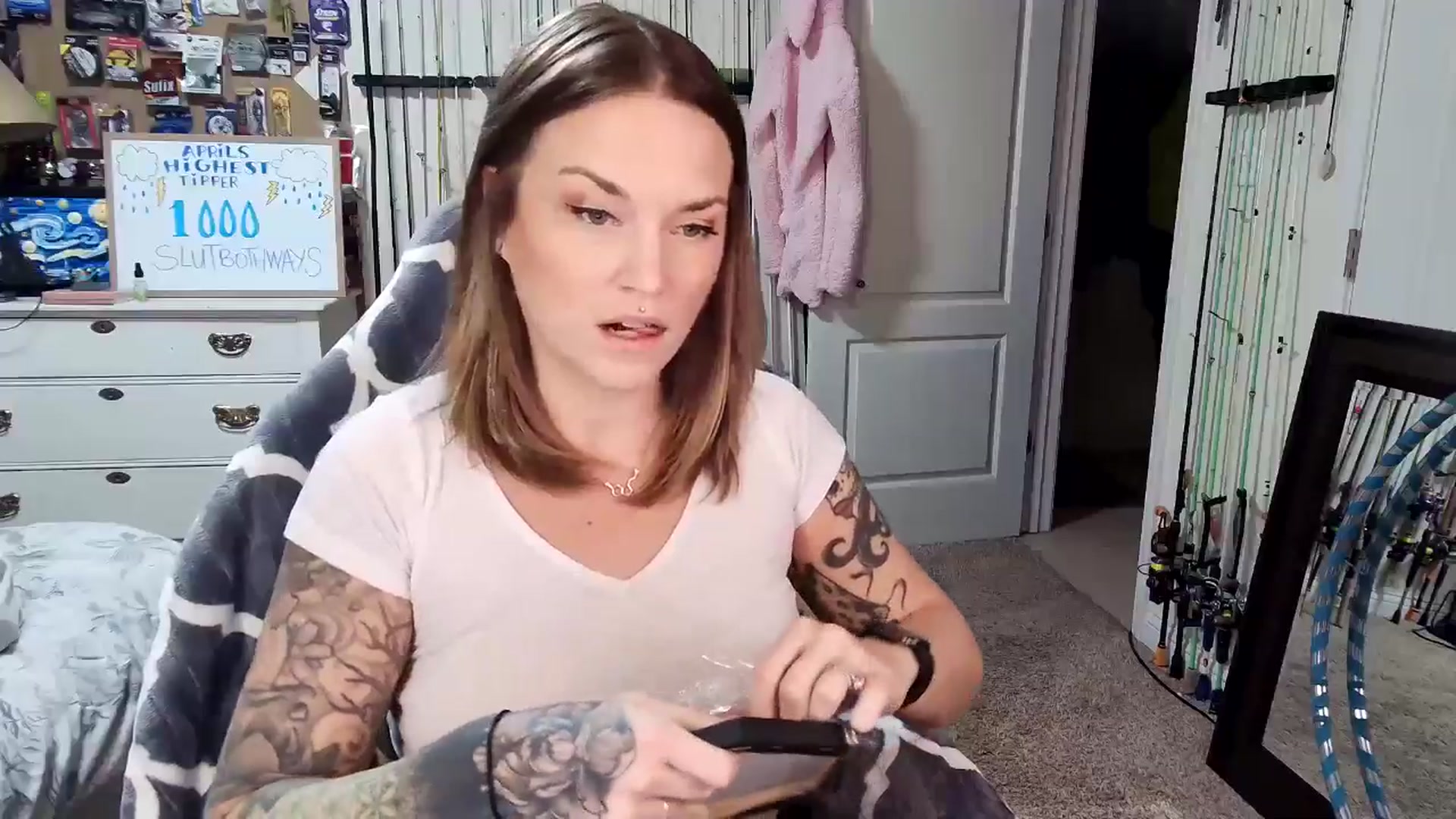 Gallery image thumbnail from MollieRose_'s myfreecams stream on, 04/02/2025, 24:00 image 12 of 20