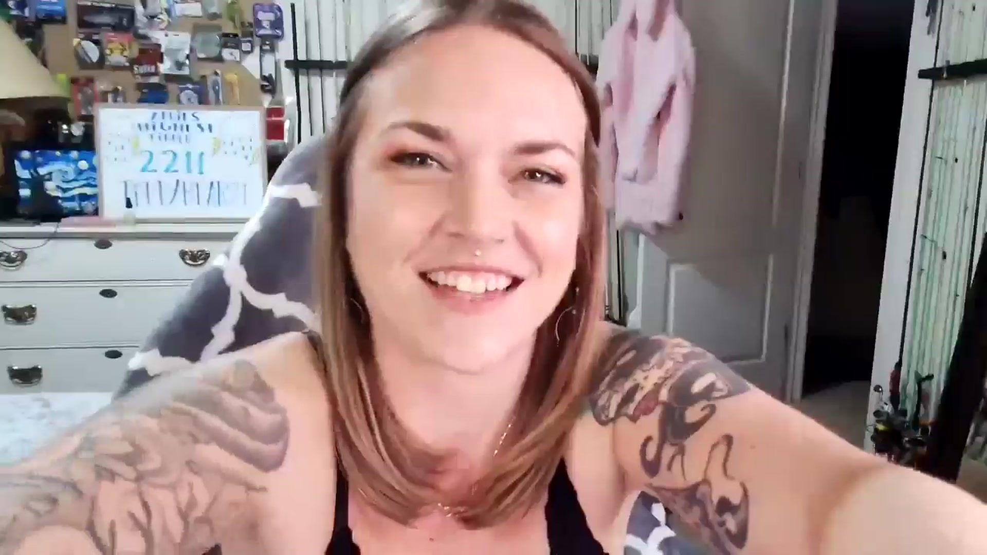 Gallery image thumbnail from MollieRose_'s myfreecams stream on, 04/05/2025, 03:00 image 17 of 20