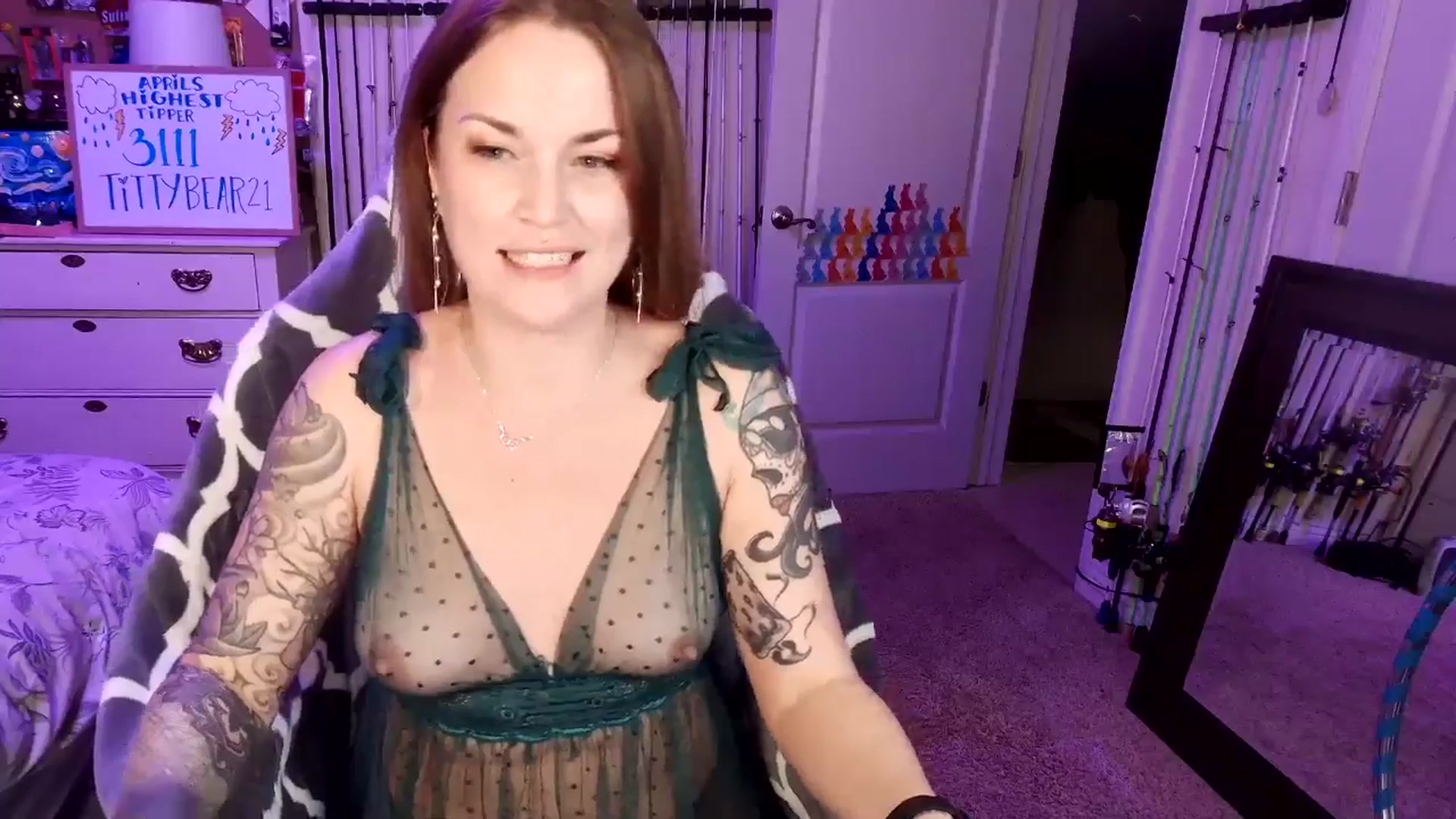 Gallery image thumbnail from MollieRose_'s myfreecams stream on, 04/14/2025, 23:52 image 4 of 20