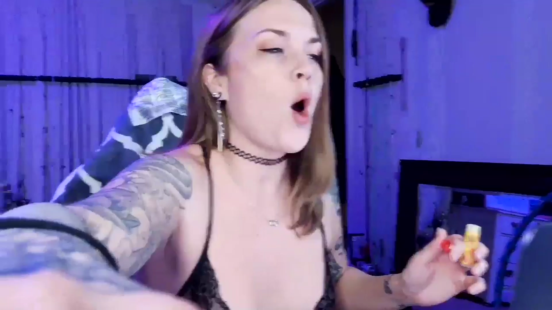 Gallery image thumbnail from MollieRose_'s myfreecams stream on, 04/16/2025, 04:23 image 5 of 20