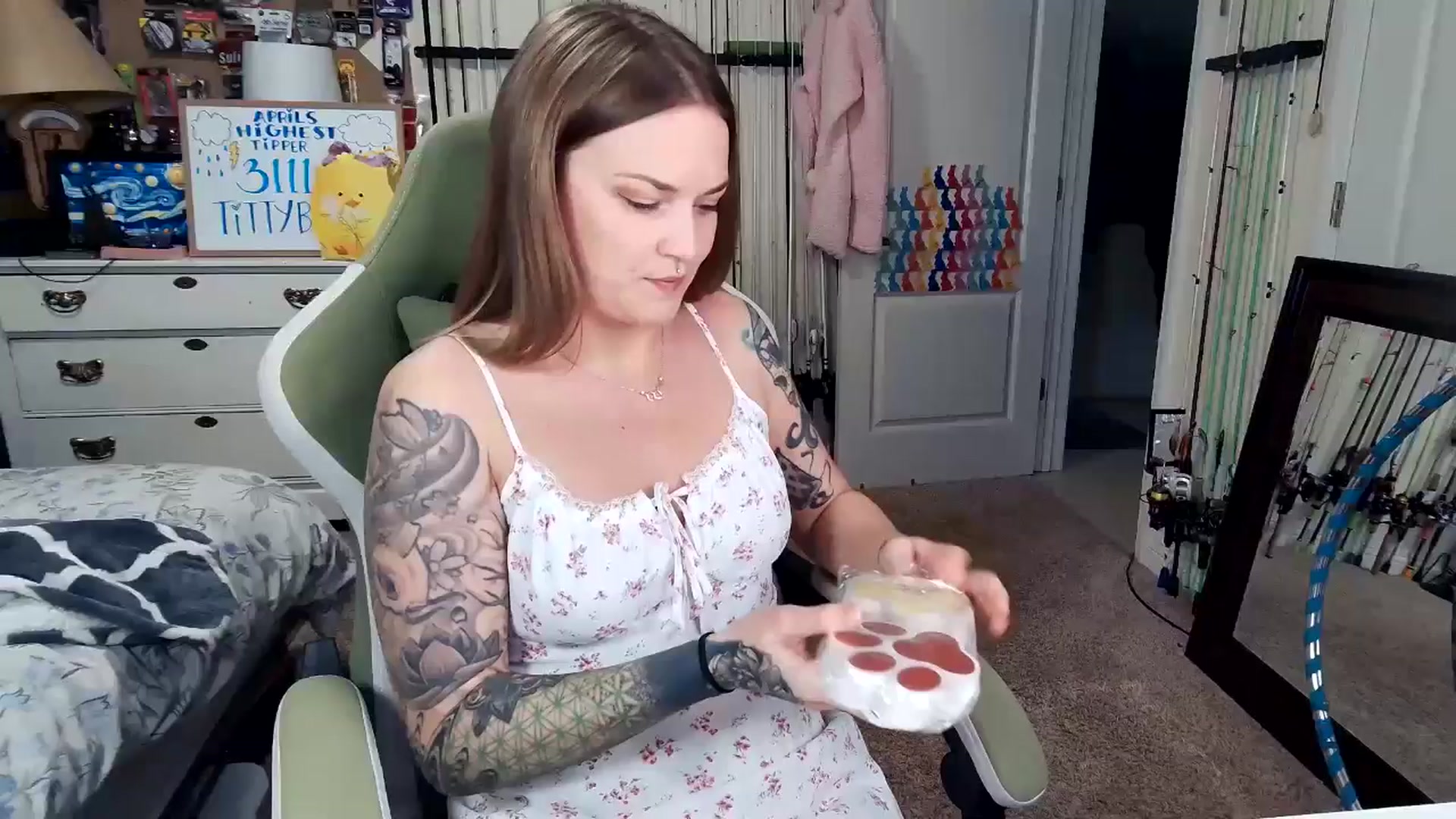 Gallery image thumbnail from MollieRose_'s myfreecams stream on, 04/22/2025, 03:09 image 1 of 20