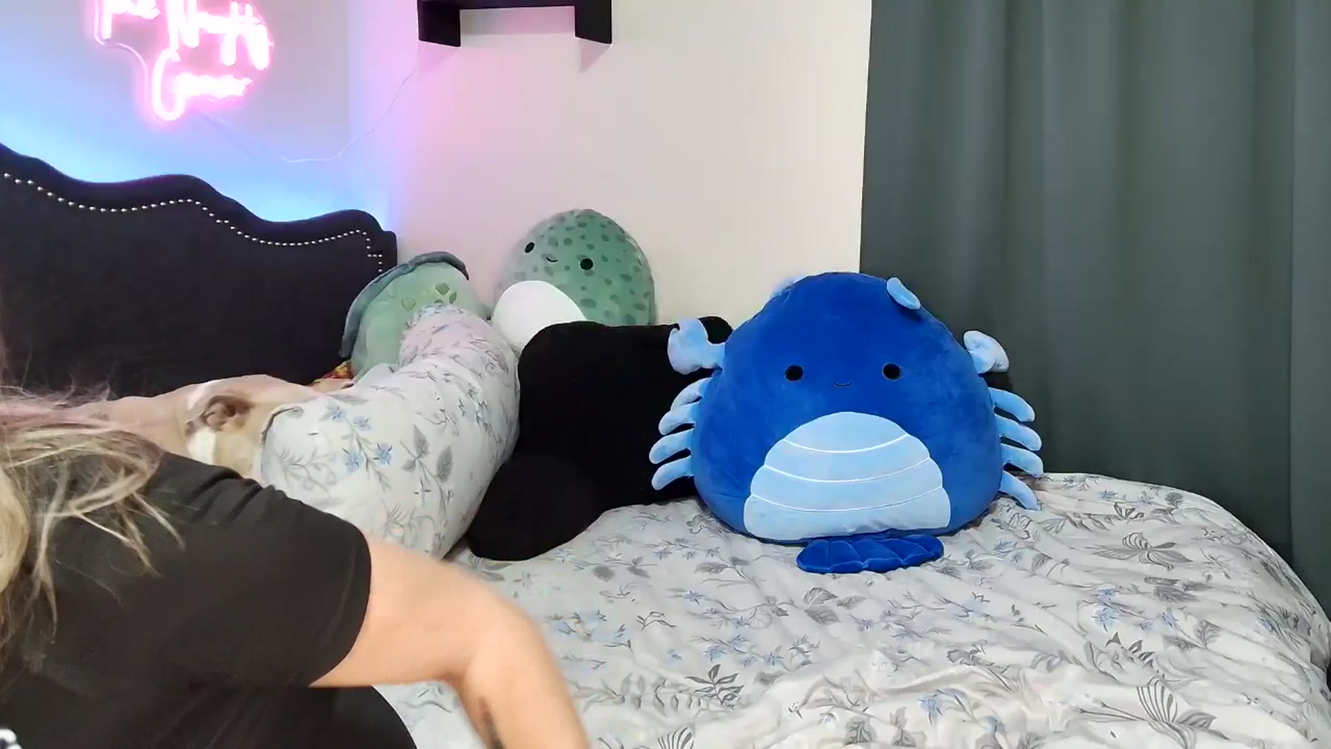 Gallery image thumbnail from MollieRose_'s myfreecams stream on, 04/23/2025, 03:33 image 8 of 20