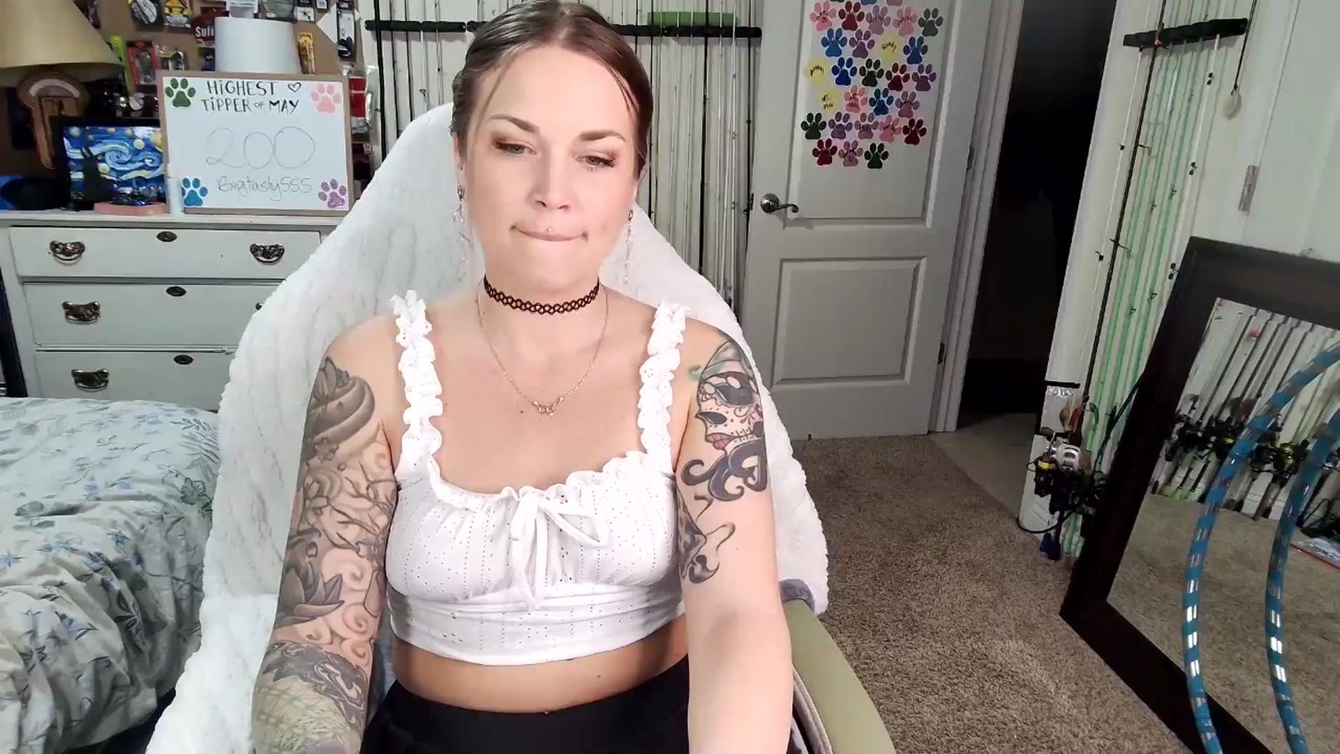 Gallery image thumbnail from MollieRose_'s myfreecams stream on, 05/02/2025, 01:05 image 15 of 20