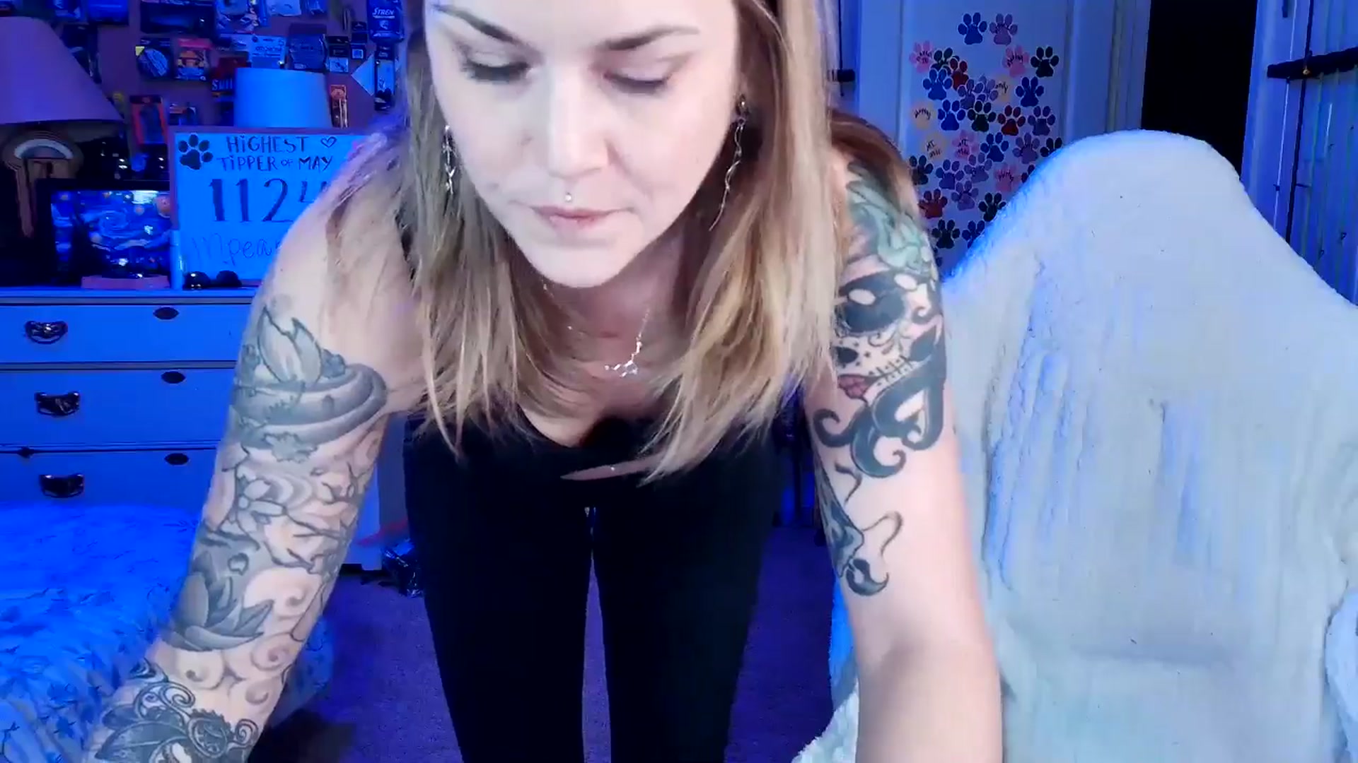 Gallery image thumbnail from MollieRose_'s myfreecams stream on, 05/06/2025, 04:19 image 5 of 20