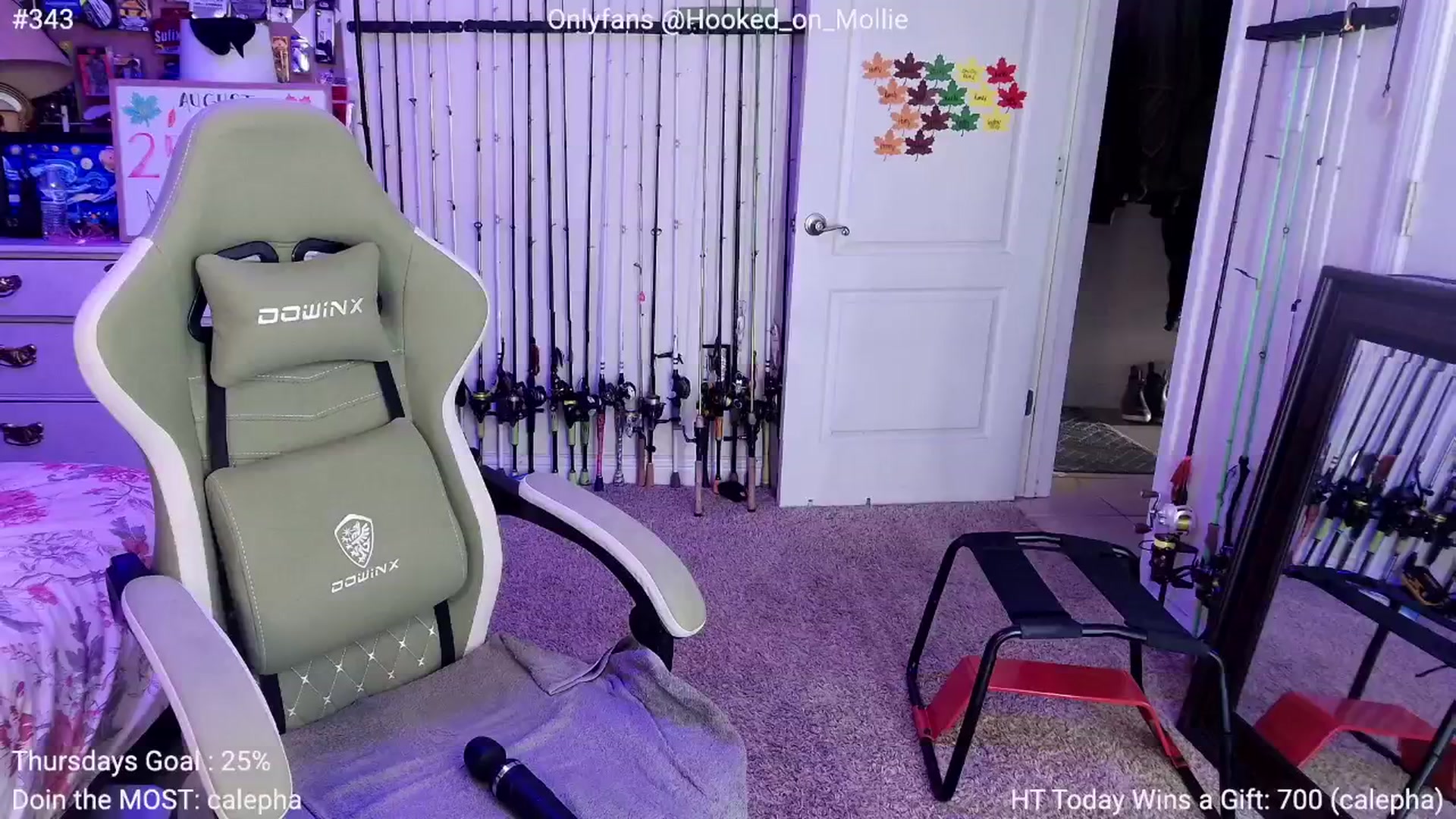 Gallery image thumbnail from MollieRose_'s myfreecams stream on, 08/08/2025, 24:24 image 15 of 20