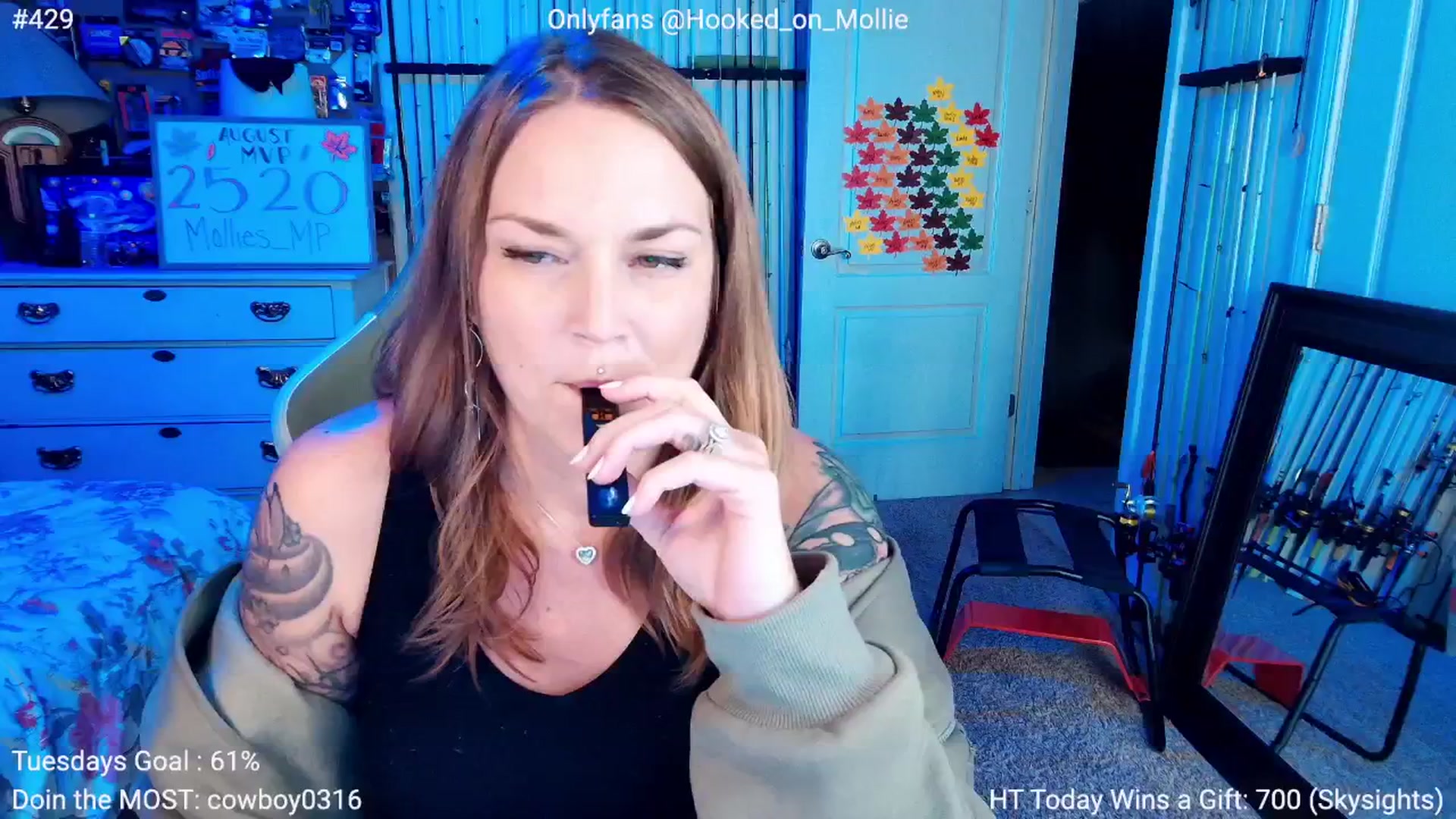 Gallery image thumbnail from MollieRose_'s myfreecams stream on, 08/13/2025, 03:38 image 10 of 20