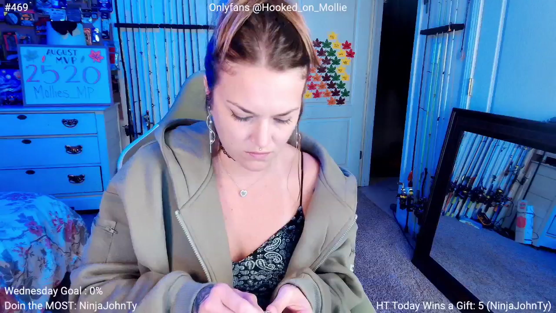 Gallery image thumbnail from MollieRose_'s myfreecams stream on, 08/14/2025, 01:38 image 10 of 20