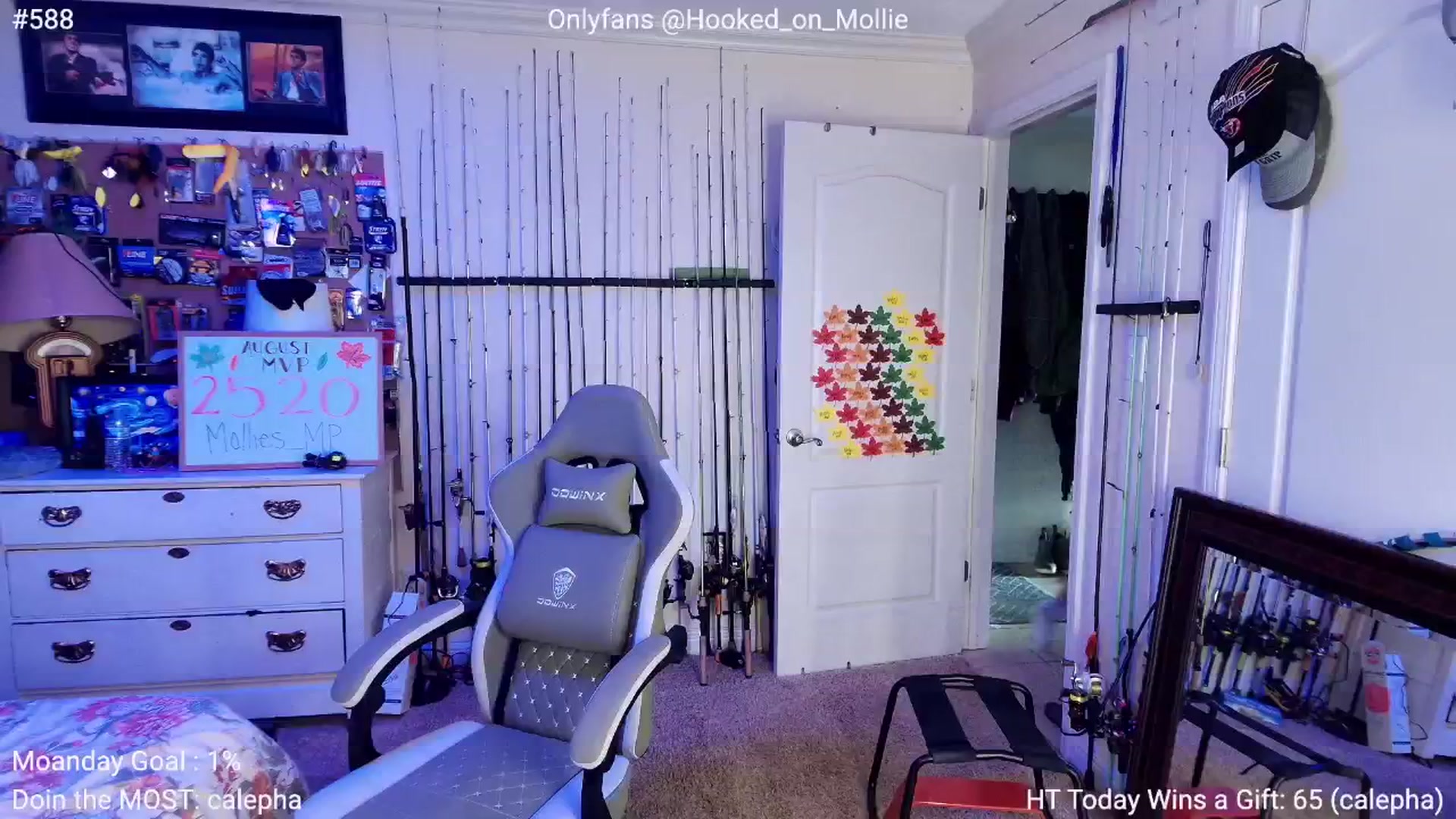 Gallery image thumbnail from MollieRose_'s myfreecams stream on, 08/19/2025, 24:26 image 3 of 20