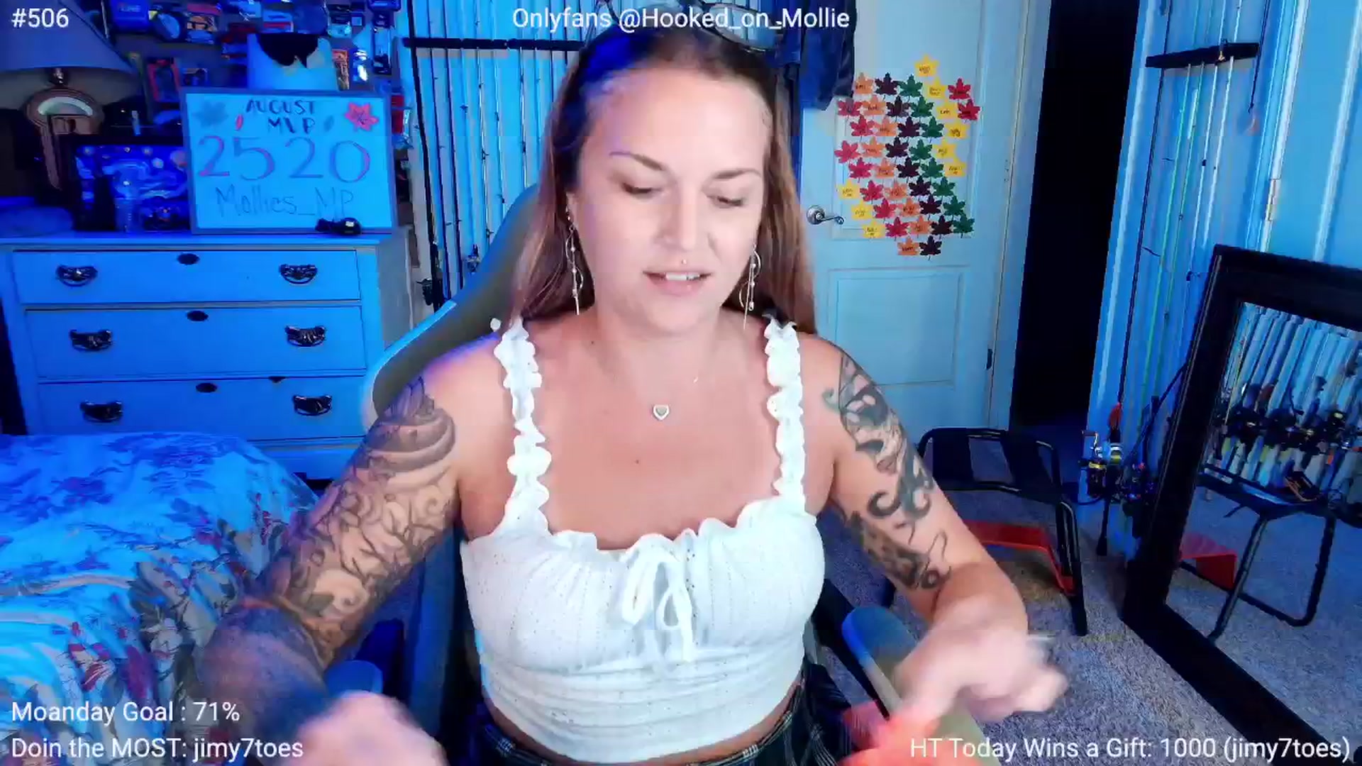 Gallery image thumbnail from MollieRose_'s myfreecams stream on, 08/19/2025, 03:50 image 3 of 20
