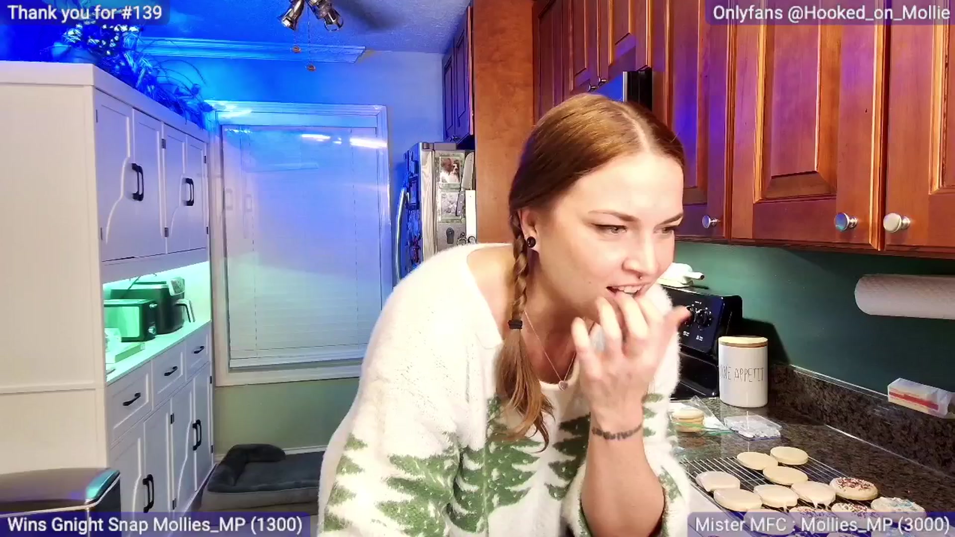 Gallery image thumbnail from MollieRose_'s myfreecams stream on, 12/24/2025, 01:43 image 15 of 20