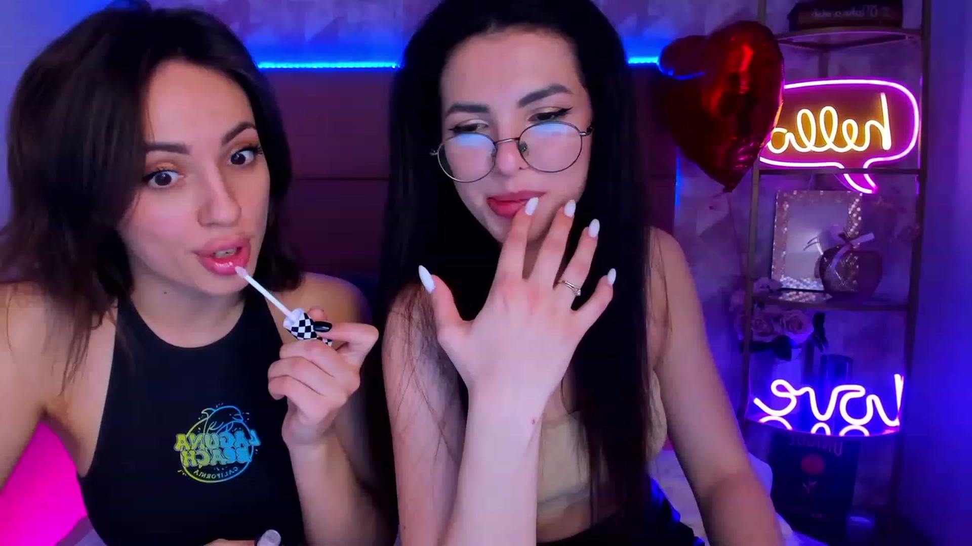 Gallery image thumbnail from MollyClark's myfreecams stream on, 02/16/2024, 18:52 image 16 of 20