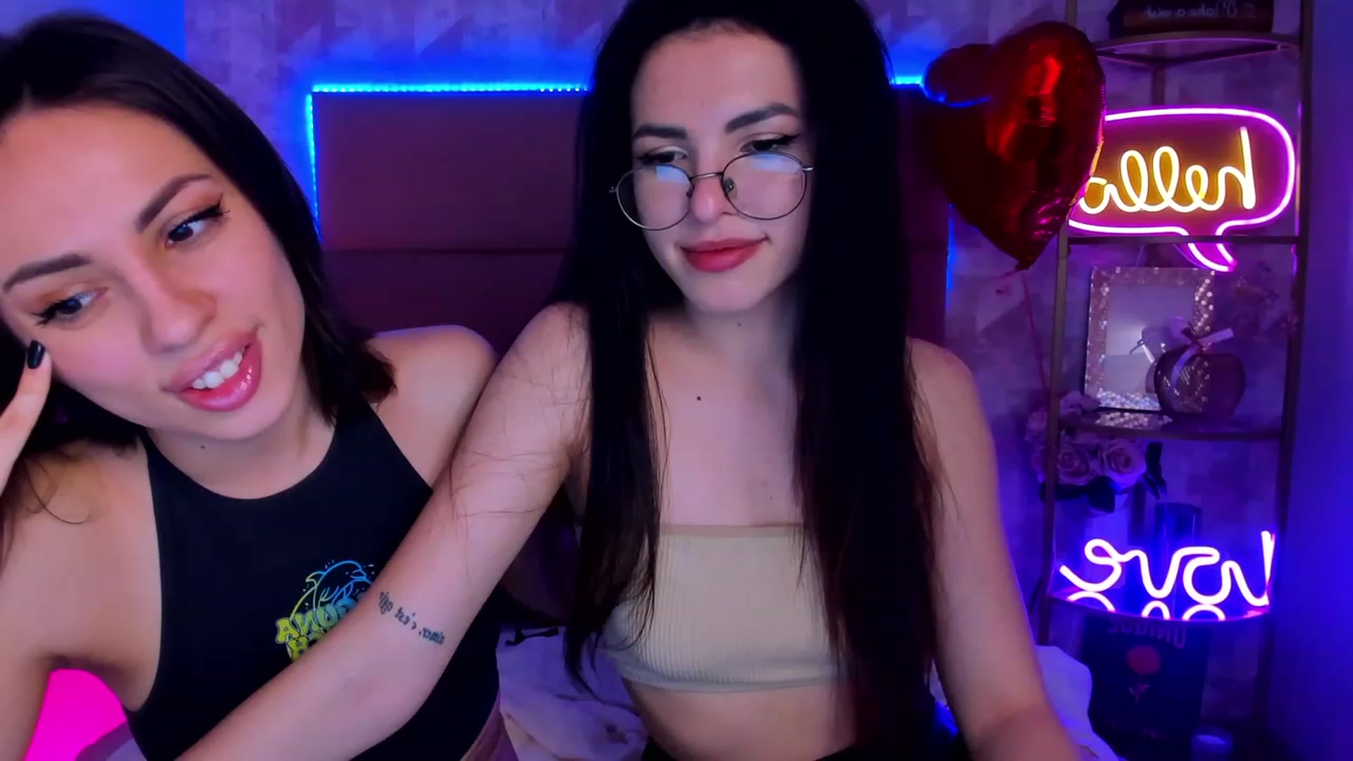 Gallery image thumbnail from MollyClark's myfreecams stream on, 02/16/2024, 18:52 image 17 of 20