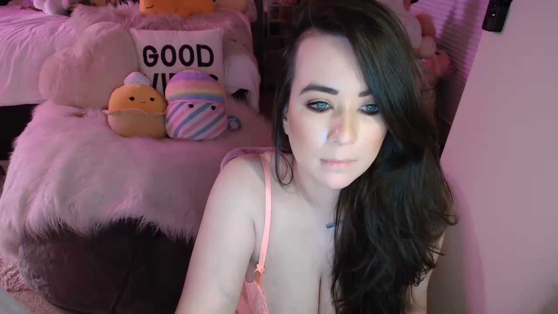 Gallery image thumbnail from MollyConnoly1's myfreecams stream on, 05/09/2024, 09:04 image 12 of 20