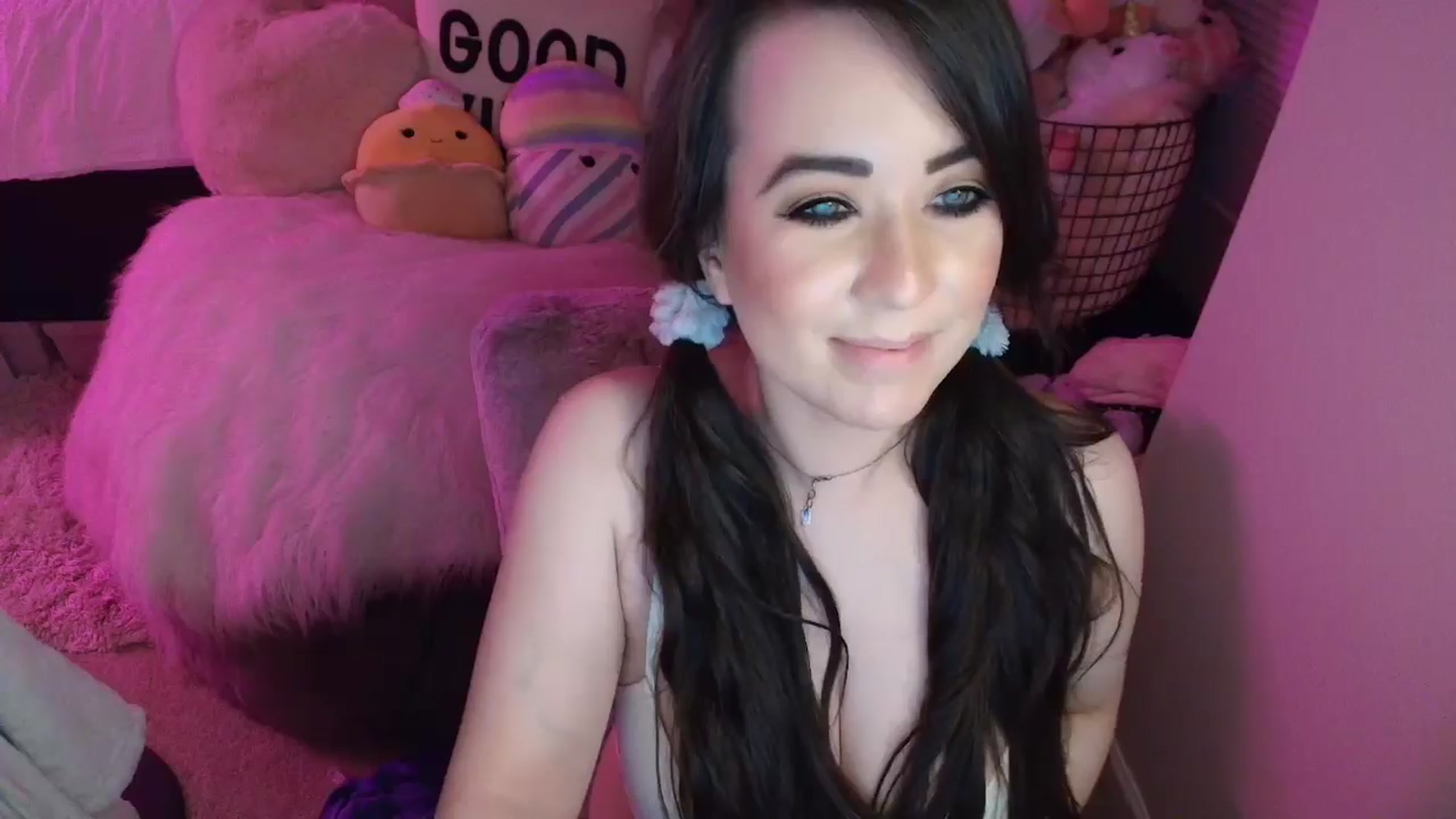 Gallery image thumbnail from MollyConnoly1's myfreecams stream on, 05/18/2024, 07:53 image 6 of 20