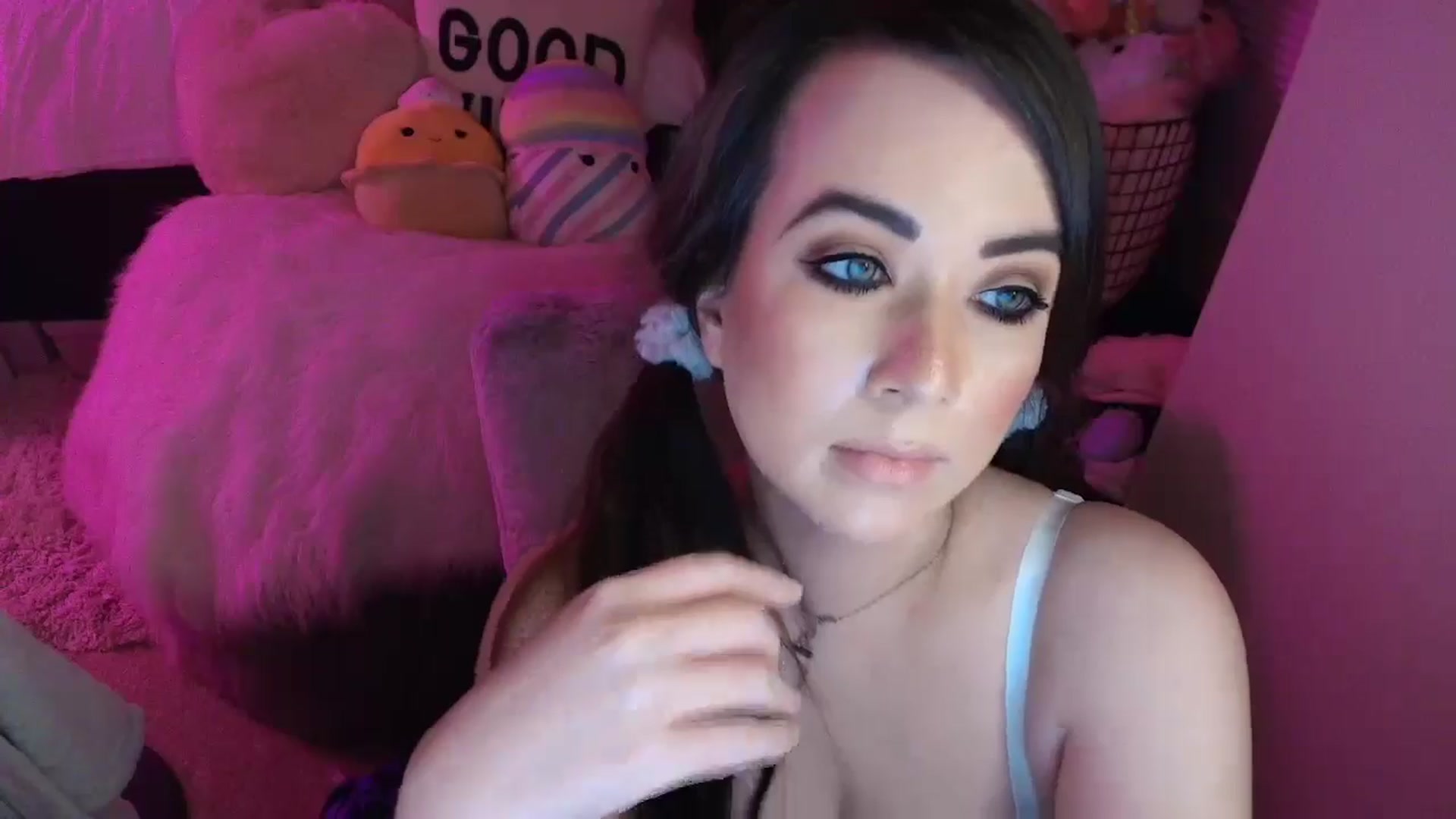 Gallery image thumbnail from MollyConnoly1's myfreecams stream on, 05/18/2024, 07:53 image 15 of 20