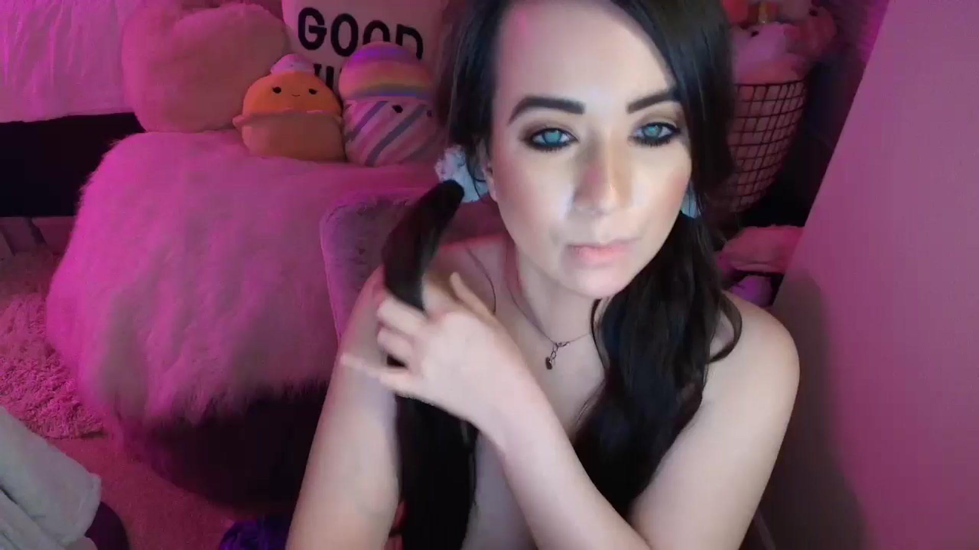 Gallery image thumbnail from MollyConnoly1's myfreecams stream on, 05/18/2024, 11:10 image 17 of 20