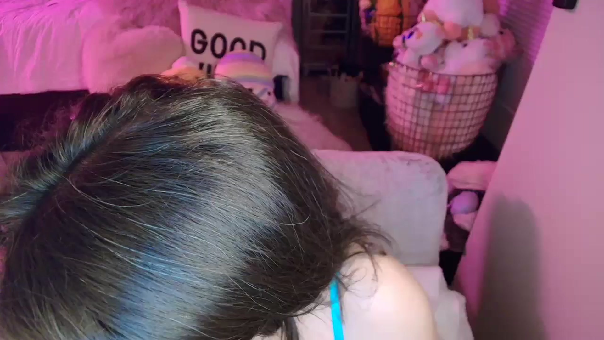 Gallery image thumbnail from MollyConnoly1's myfreecams stream on, 05/19/2024, 06:35 image 12 of 20