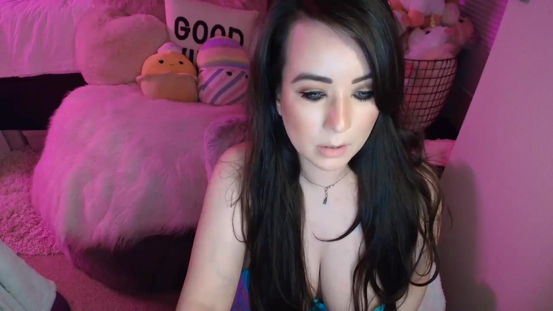 Gallery image thumbnail from MollyConnoly1's myfreecams stream on, 05/19/2024, 09:07 image 17 of 20