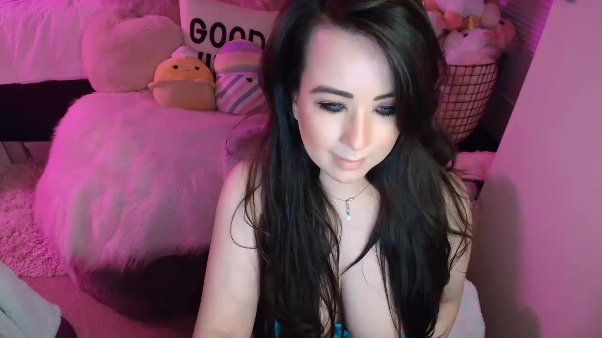 Gallery image thumbnail from MollyConnoly1's myfreecams stream on, 05/19/2024, 09:07 image 14 of 20