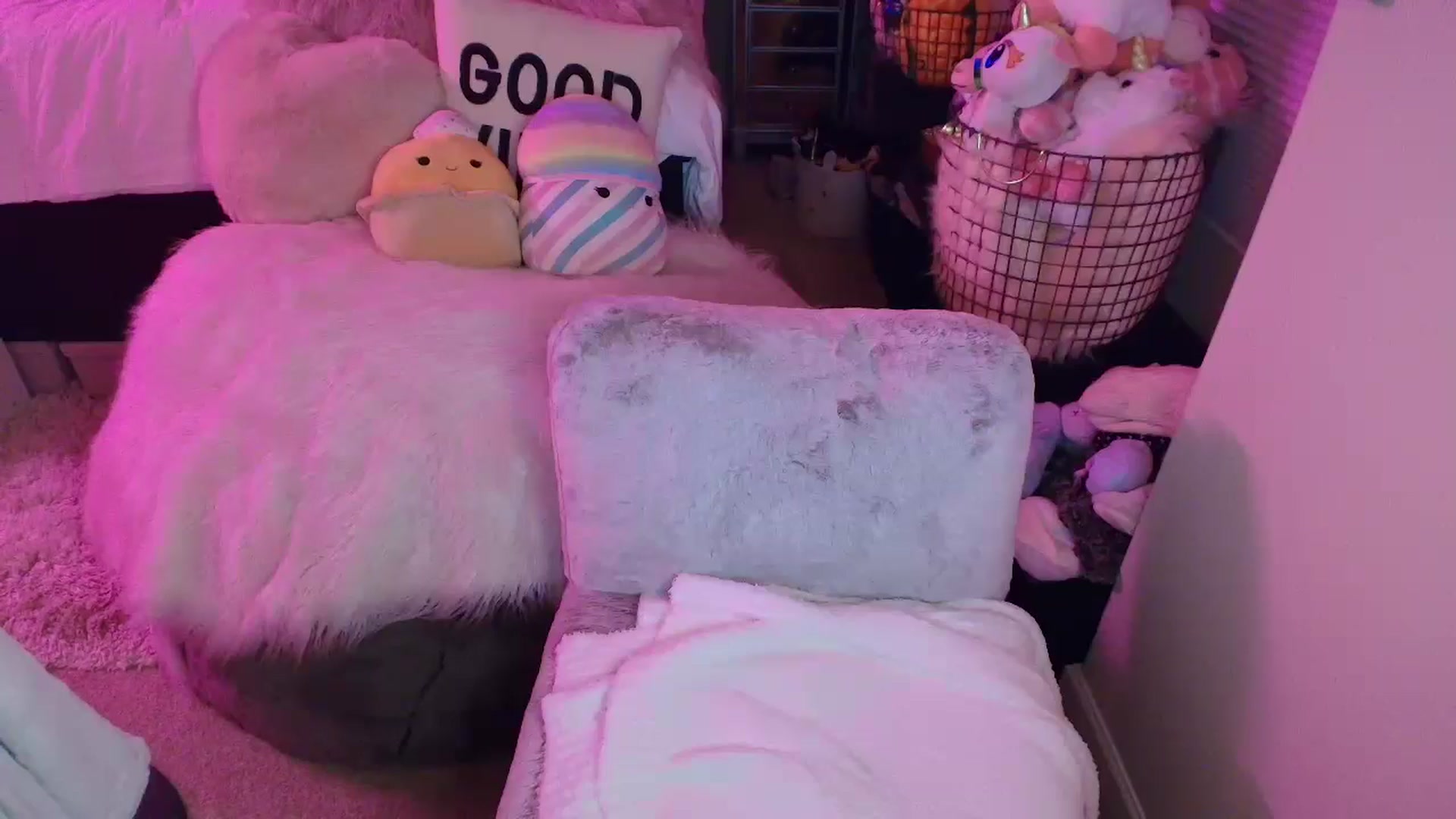 Gallery image thumbnail from MollyConnoly1's myfreecams stream on, 05/19/2024, 09:51 image 11 of 20