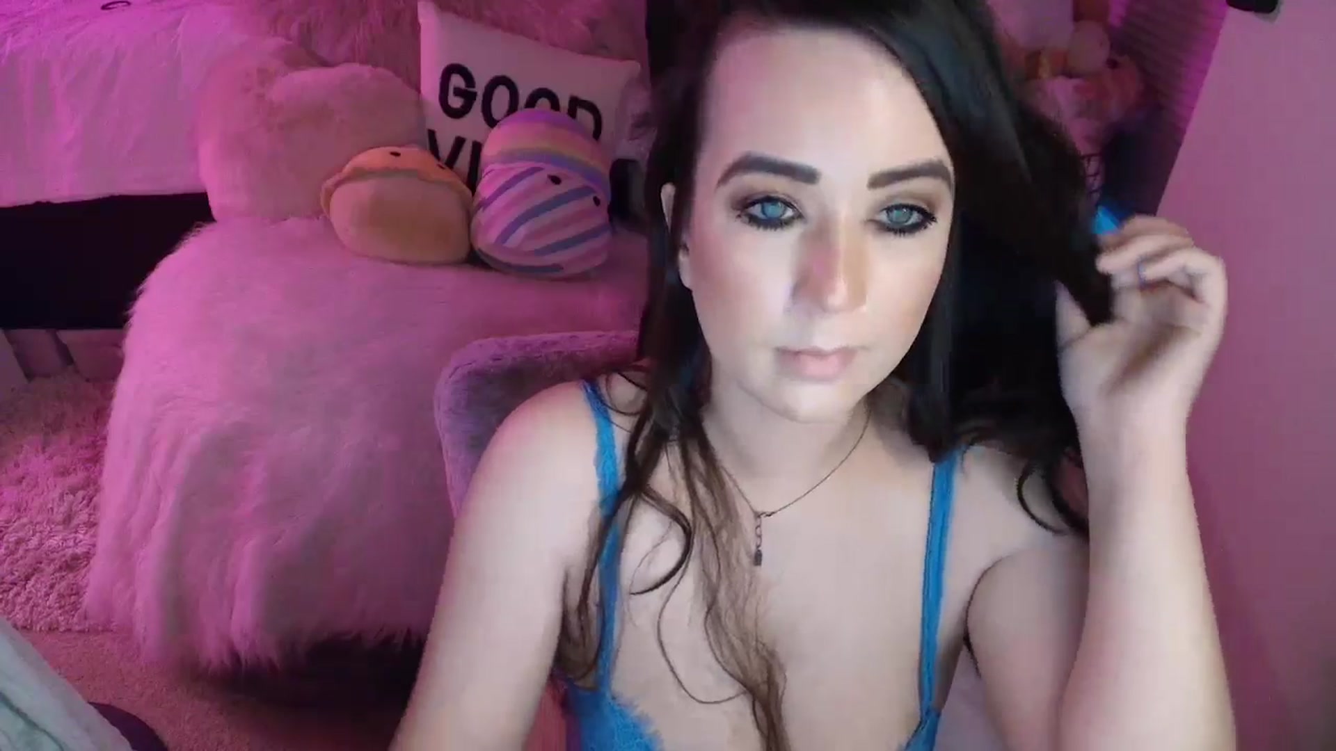 Gallery image thumbnail from MollyConnoly1's myfreecams stream on, 06/22/2024, 23:34 image 12 of 20