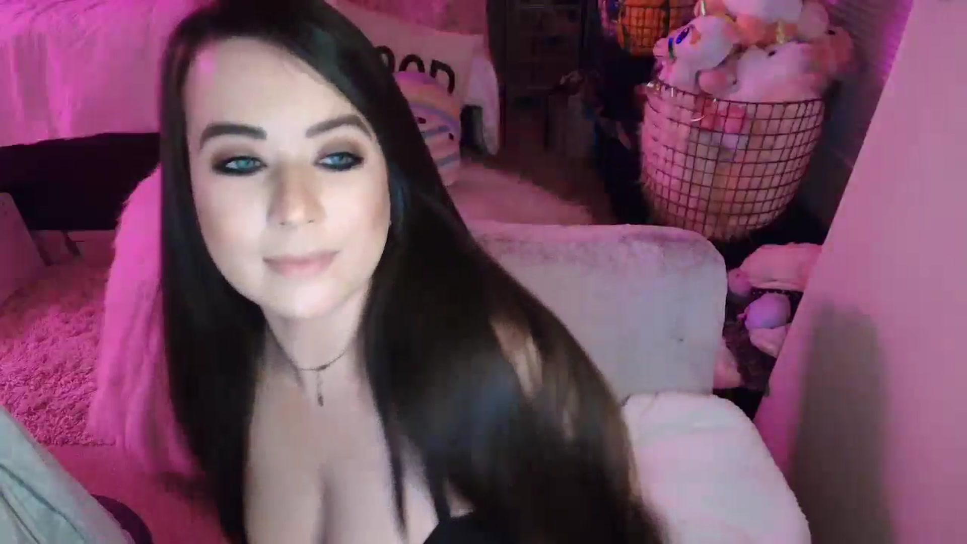 Gallery image thumbnail from MollyConnoly1's myfreecams stream on, 06/25/2024, 07:16 image 5 of 20