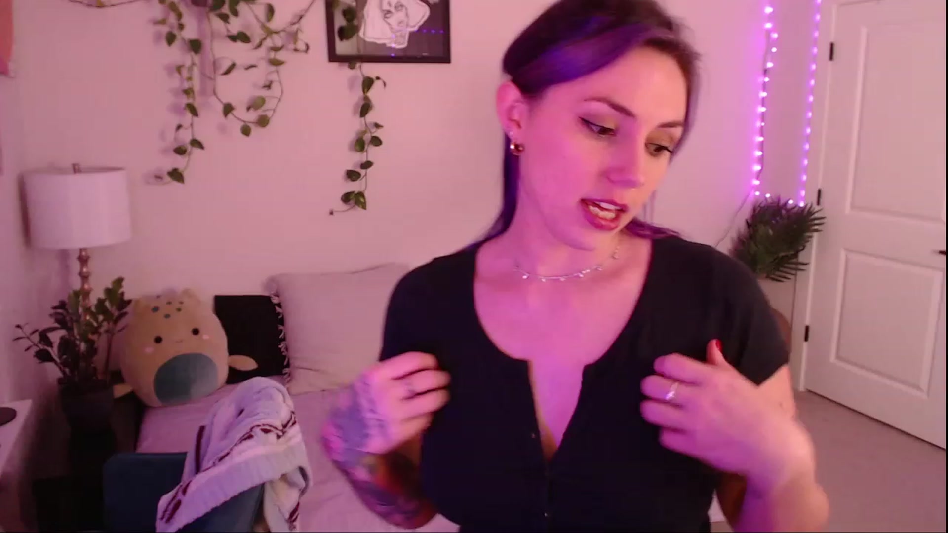 Gallery image thumbnail from MollyMaeve's myfreecams stream on, 02/25/2023, 06:01 image 10 of 20