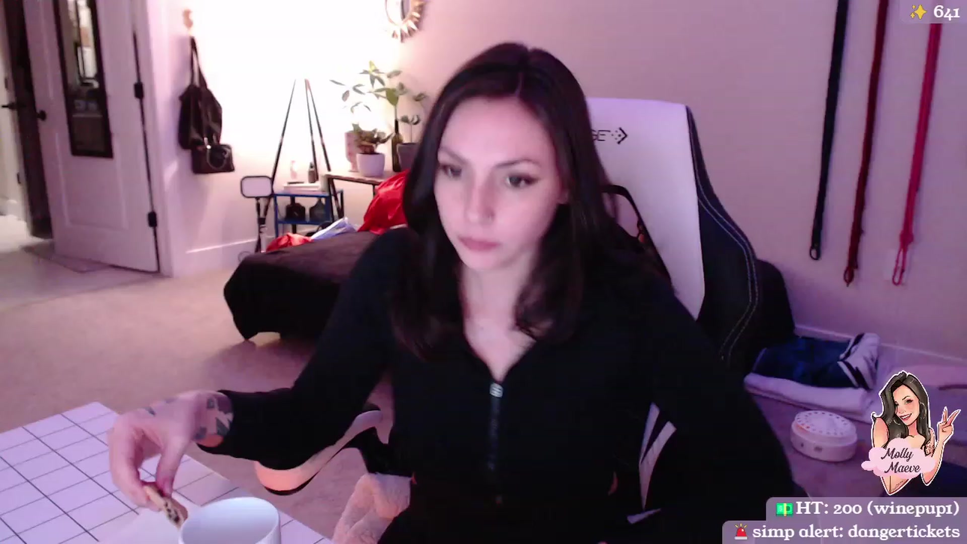 Gallery image thumbnail from MollyMaeve's myfreecams stream on, 03/12/2024, 03:05 image 18 of 20