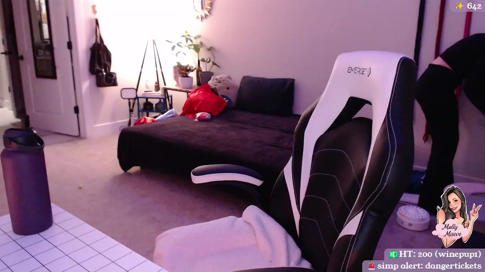 Gallery image thumbnail from MollyMaeve's myfreecams stream on, 03/12/2024, 03:05 image 5 of 20