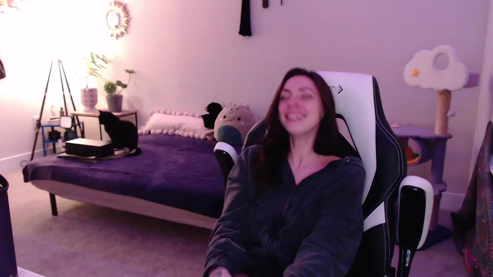 Gallery image thumbnail from MollyMaeve's myfreecams stream on, 04/09/2024, 02:26 image 12 of 20