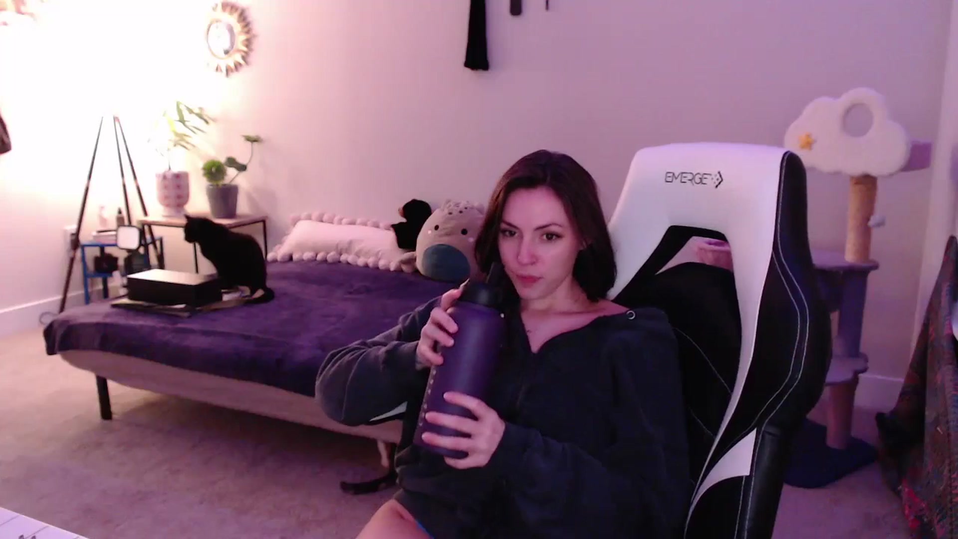 Gallery image thumbnail from MollyMaeve's myfreecams stream on, 04/09/2024, 02:26 image 15 of 20